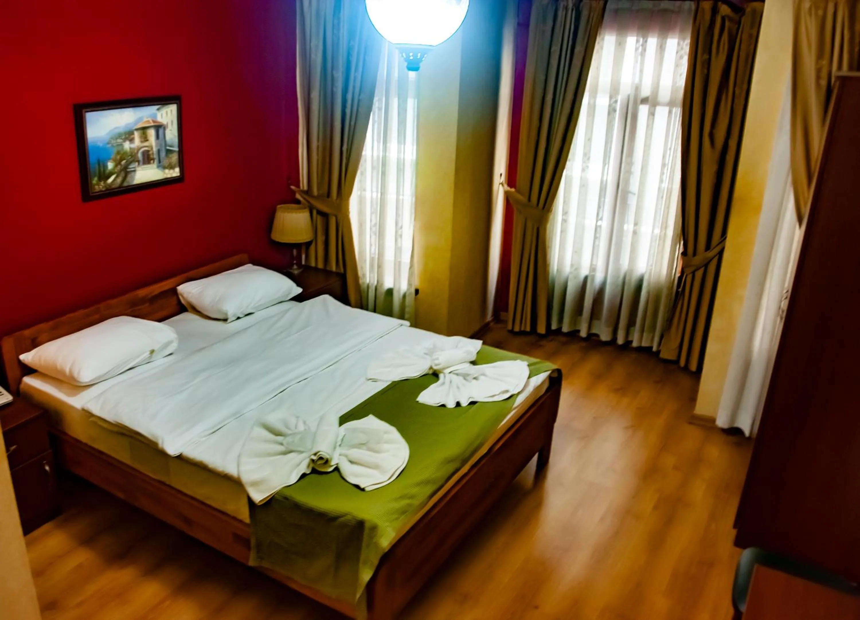 Photo of the whole room, Bed in Istanbul Irish Hotel