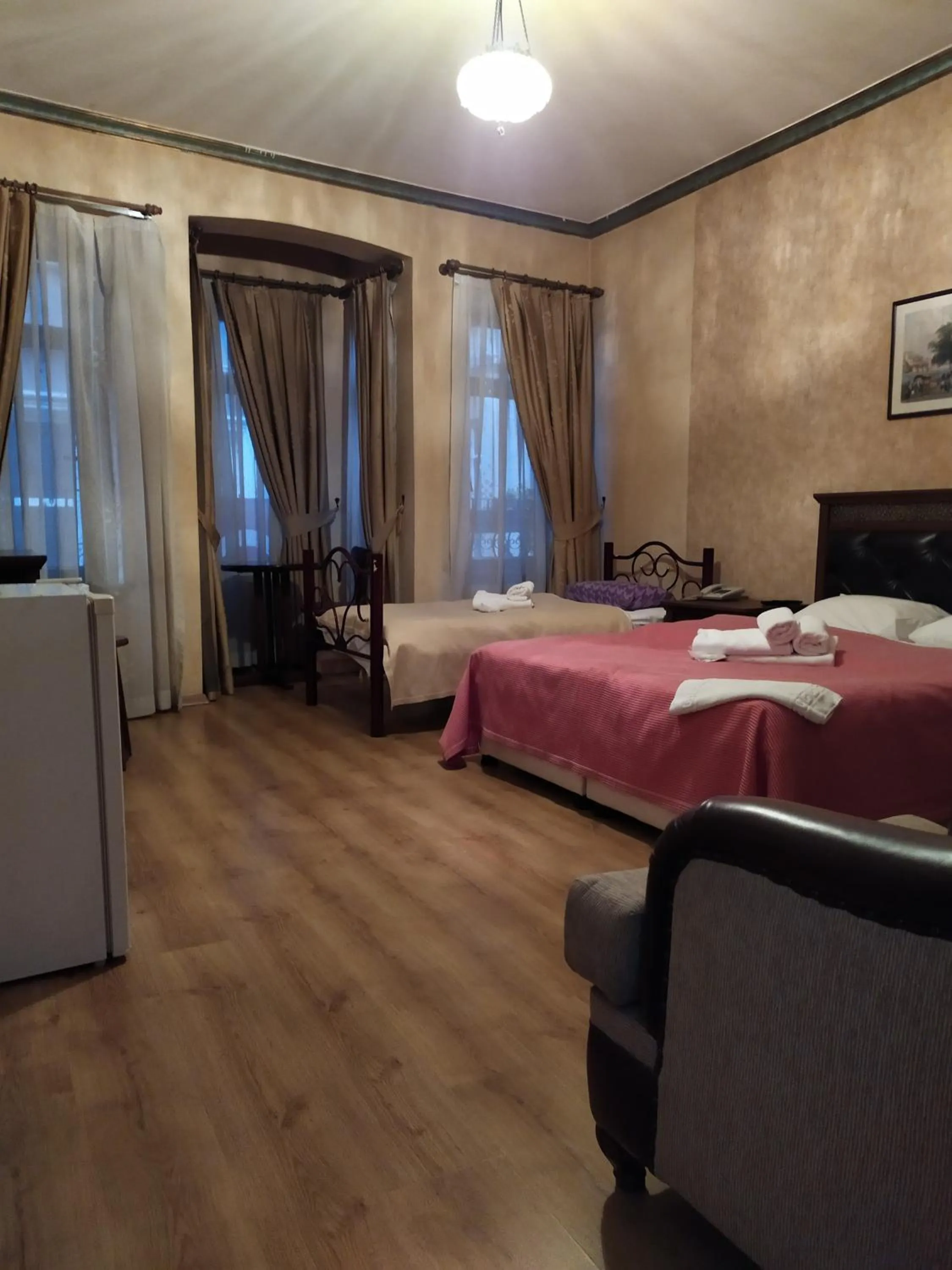 Photo of the whole room, Bed in Istanbul Irish Hotel