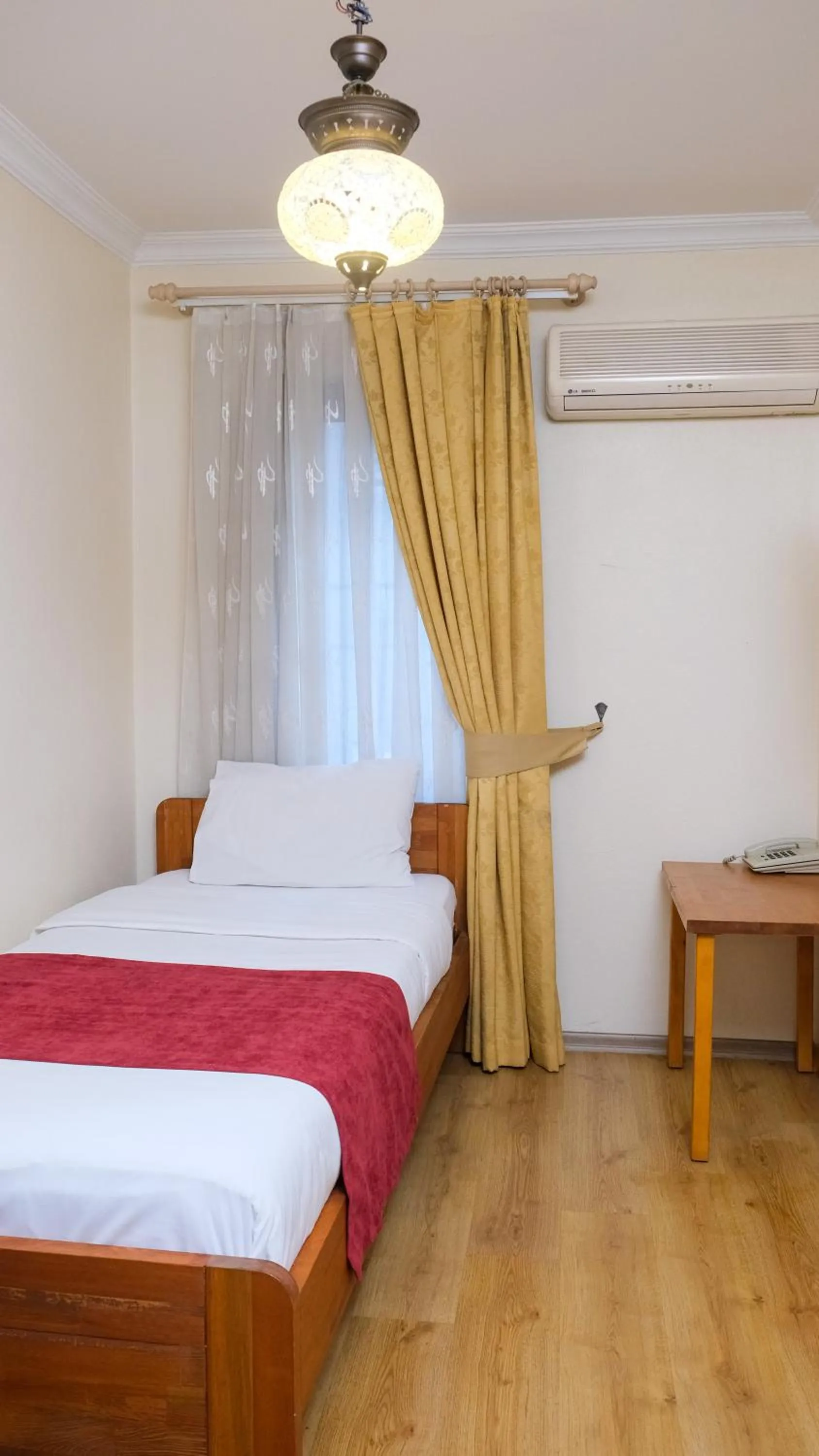 Bed in Istanbul Irish Hotel