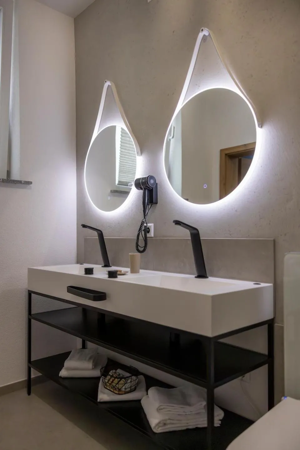 Toilet in Hotel Residenz Luxury - Outletcity - Parken - Klima - 24h Check-In