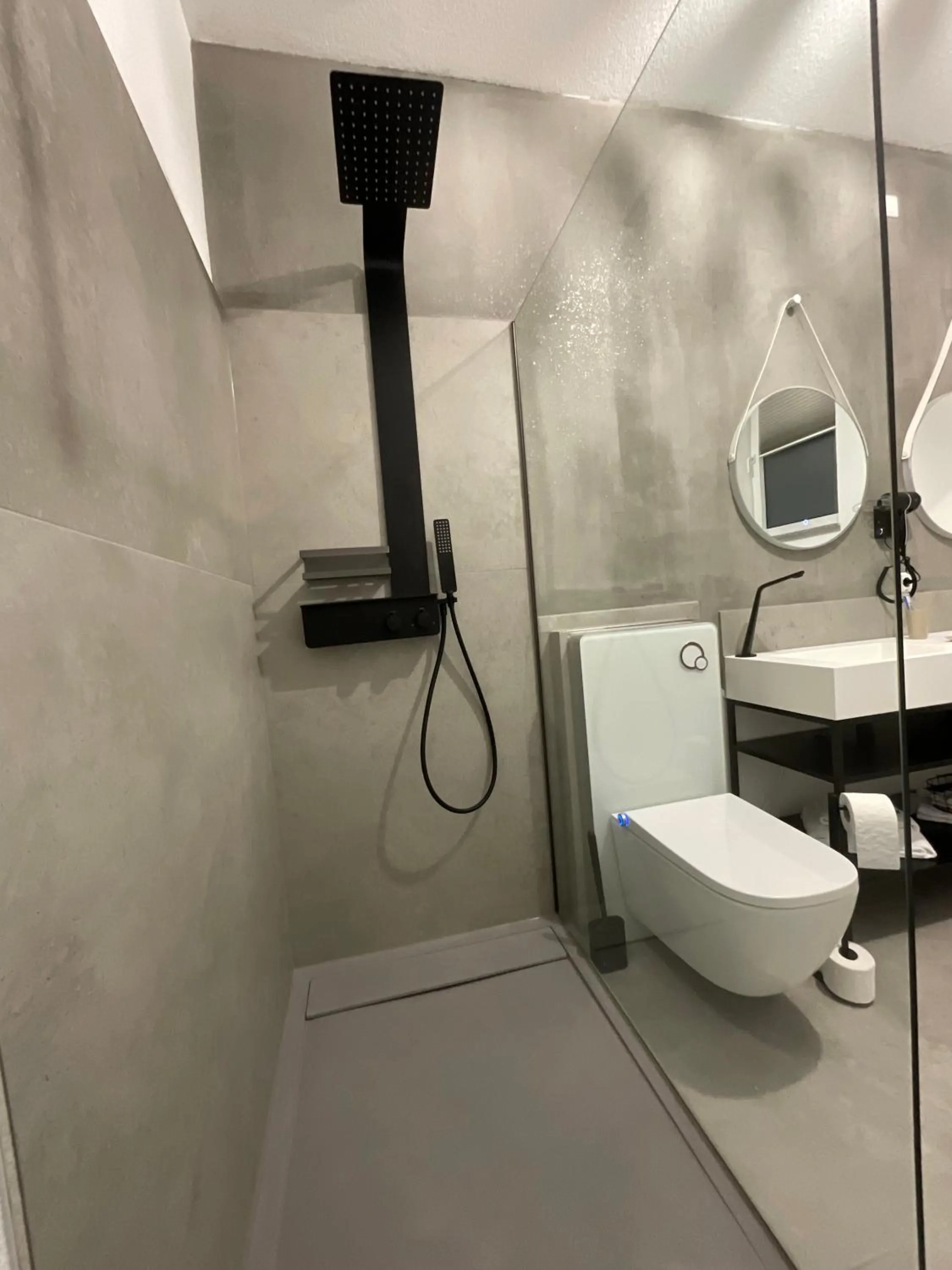 Shower in Hotel Residenz Luxury - Outletcity - Parken - Klima - 24h Check-In