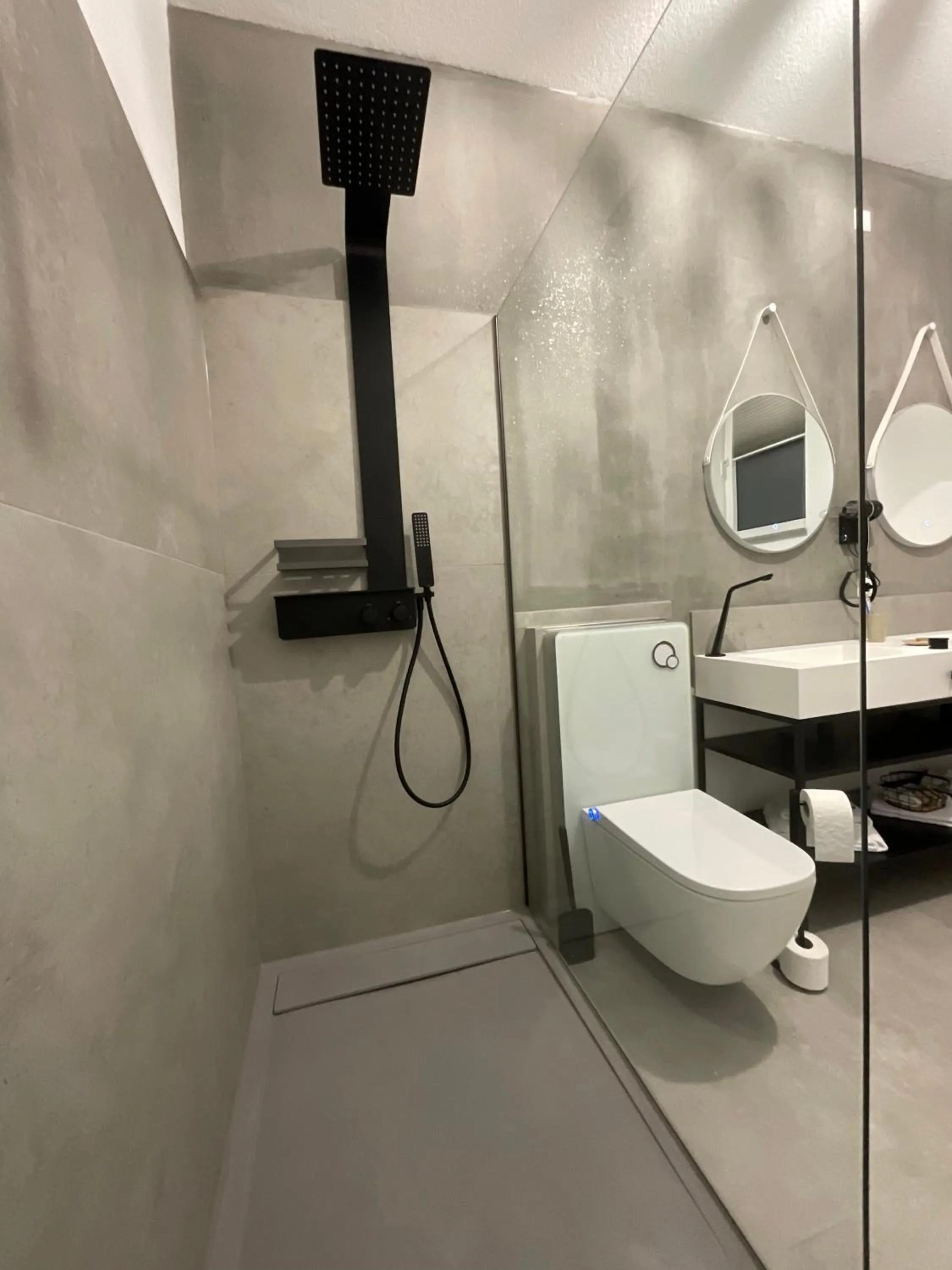 Shower in Hotel Residenz Luxury - Outletcity - Parken - Klima - 24h Check-In