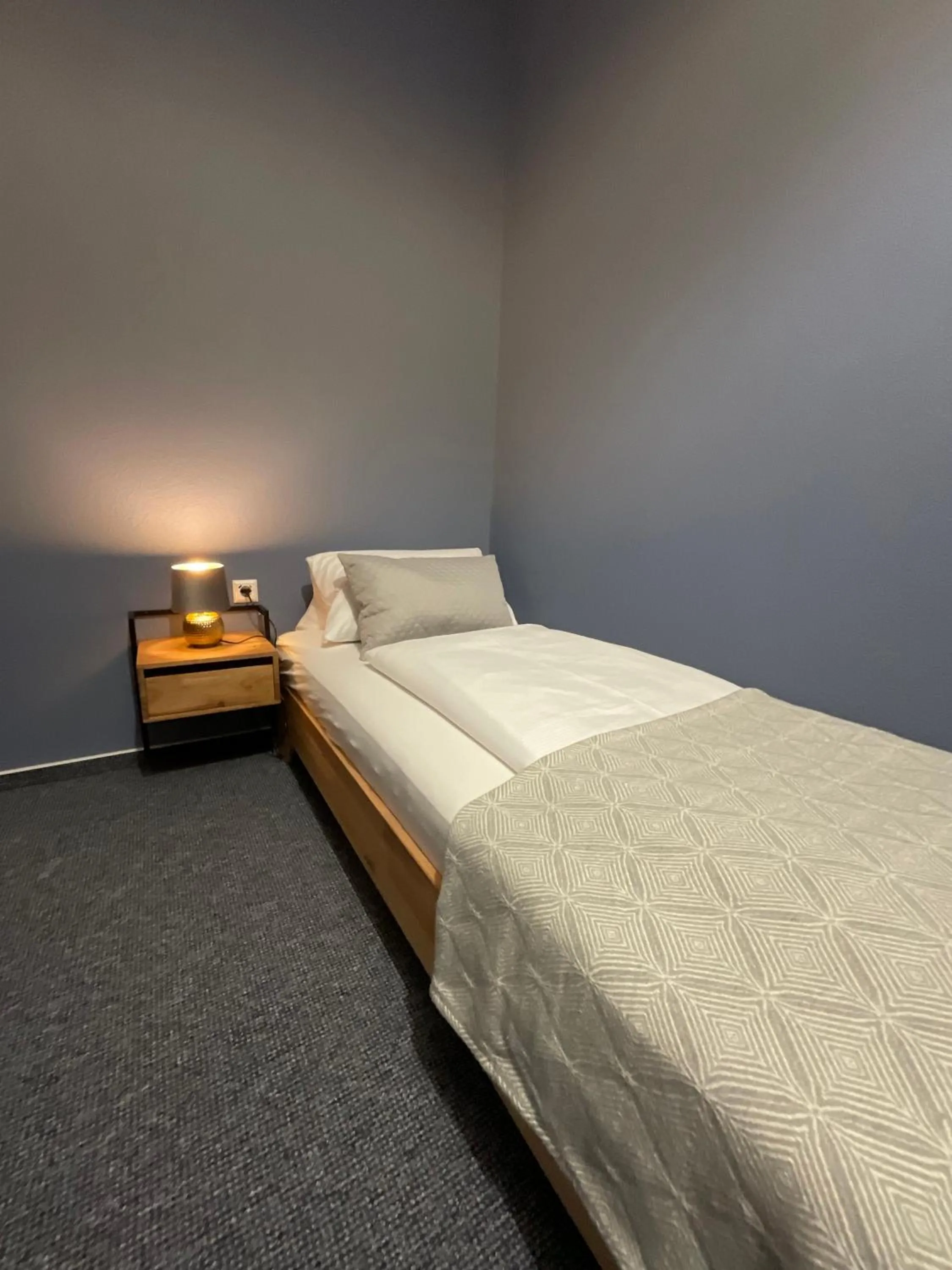 Bed in Hotel Residenz Luxury - Outletcity - Parken - Klima - 24h Check-In