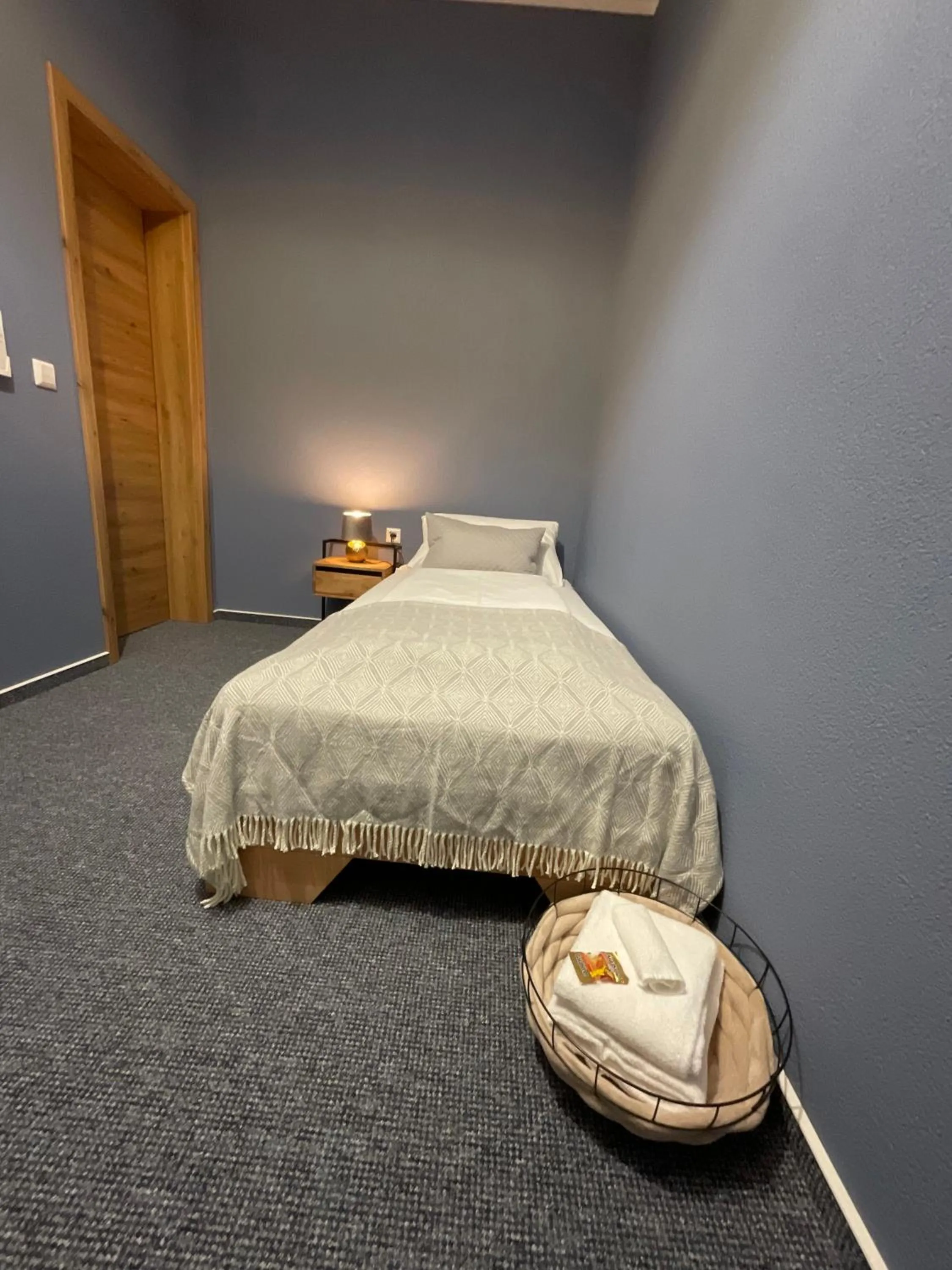 Bed in Hotel Residenz Luxury - Outletcity - Parken - Klima - 24h Check-In