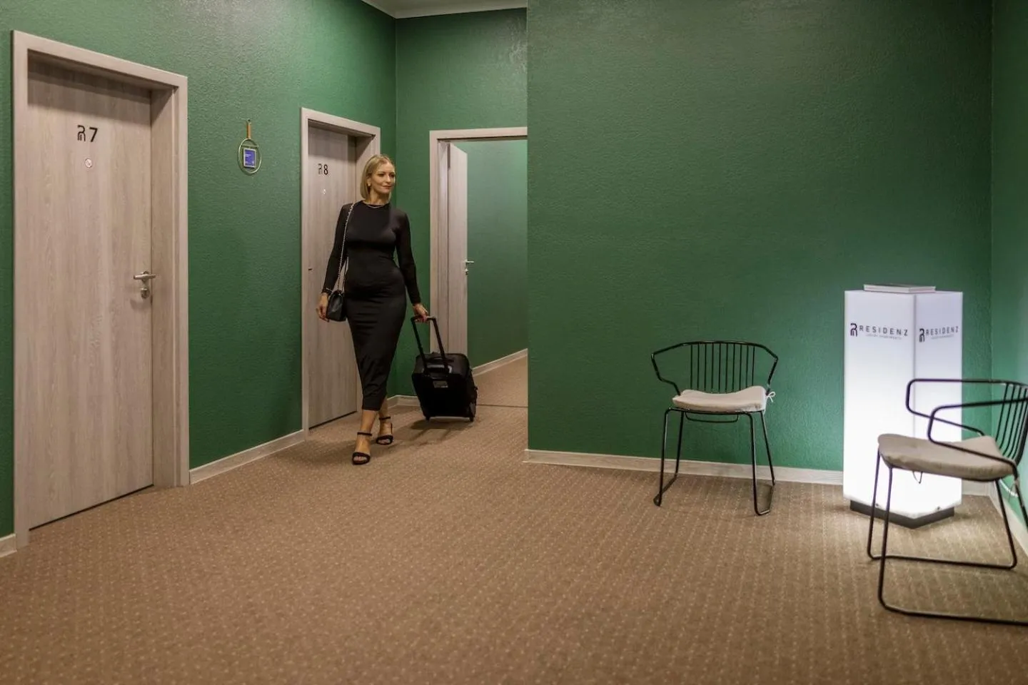 People in Hotel Residenz Luxury - Outletcity - Parken - Klima - 24h Check-In