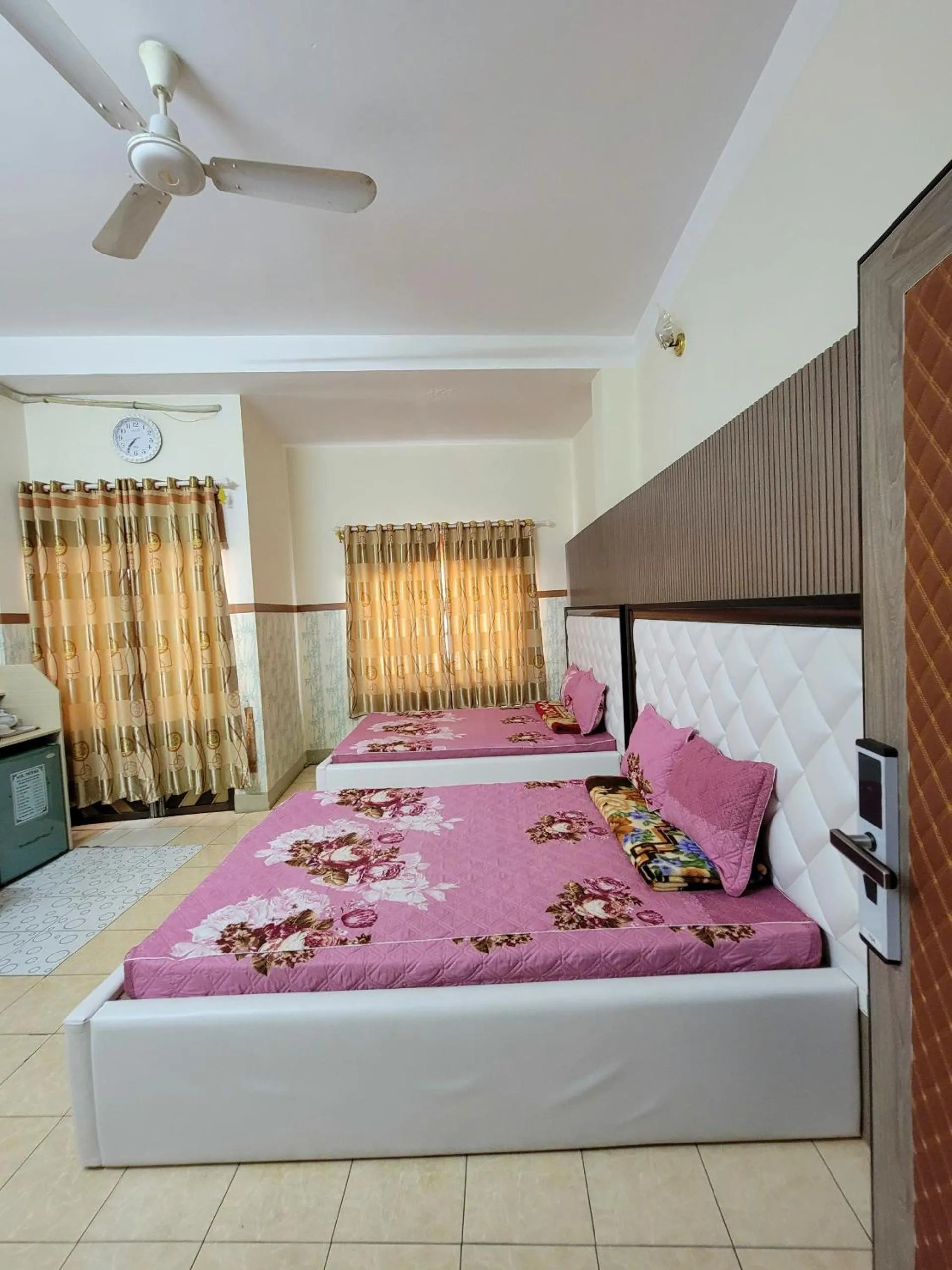 Photo of the whole room, Bed in Thiên Nga Hotel