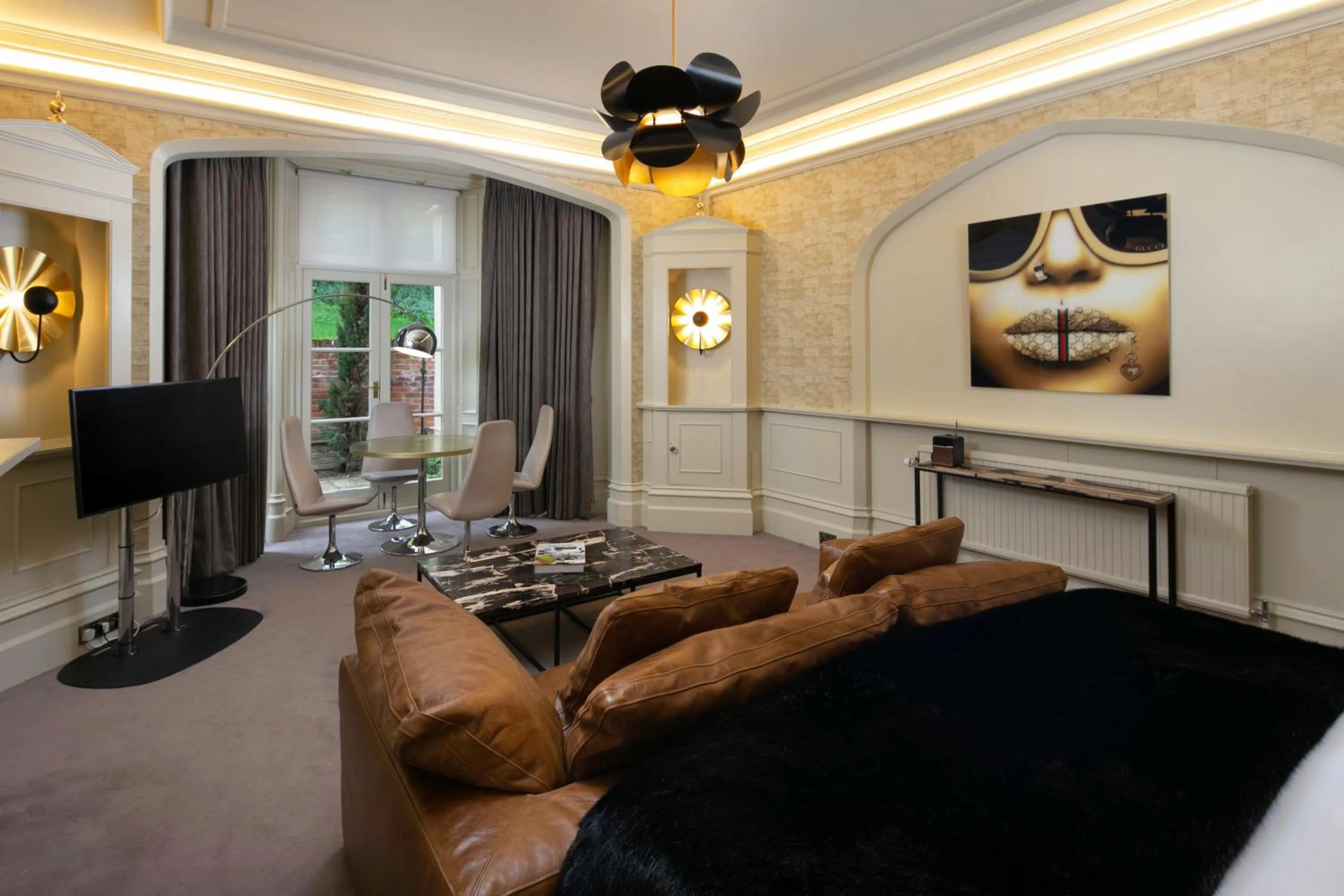 TV and multimedia in Talbooth House & Spa