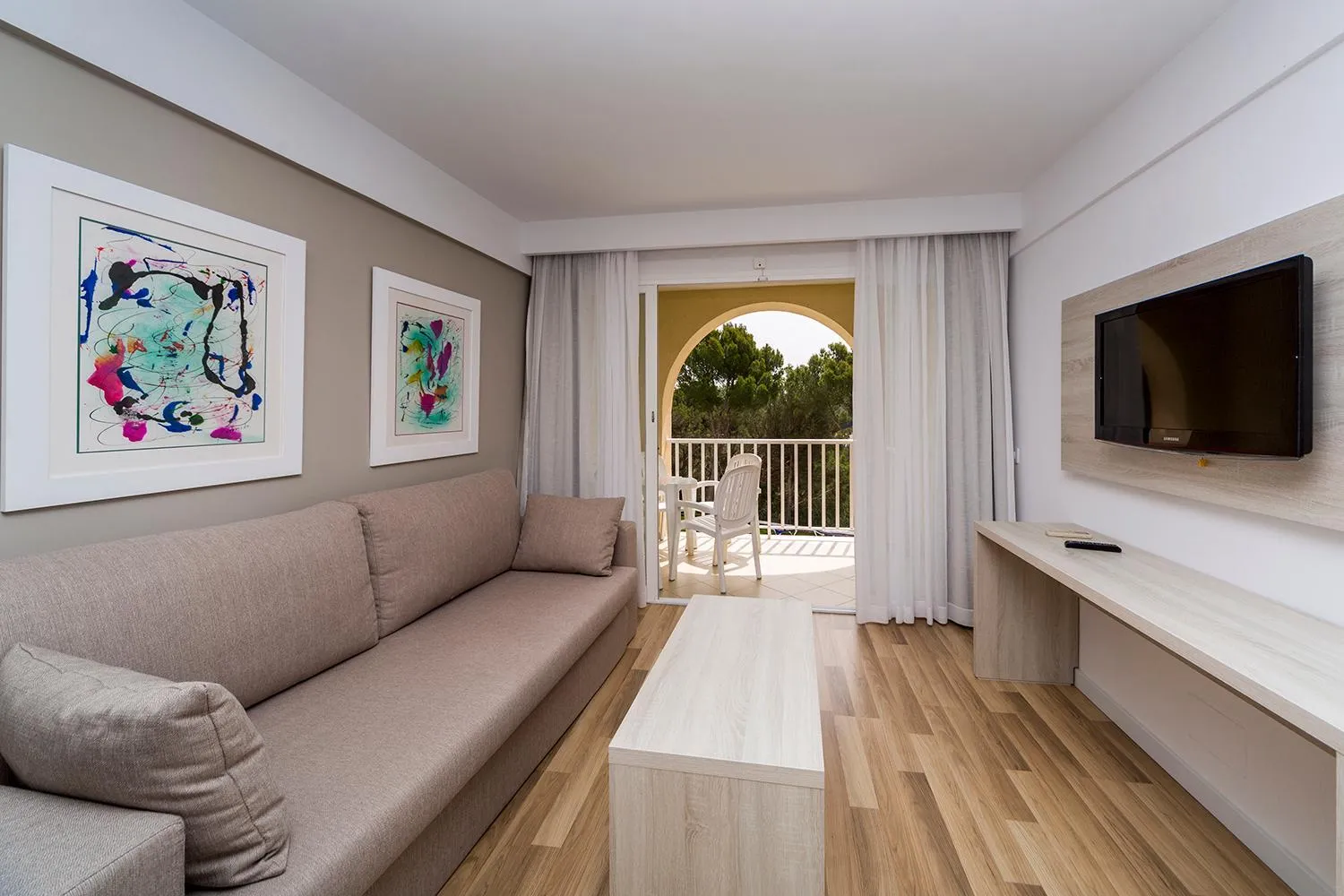 Dining area in Comitas Floramar