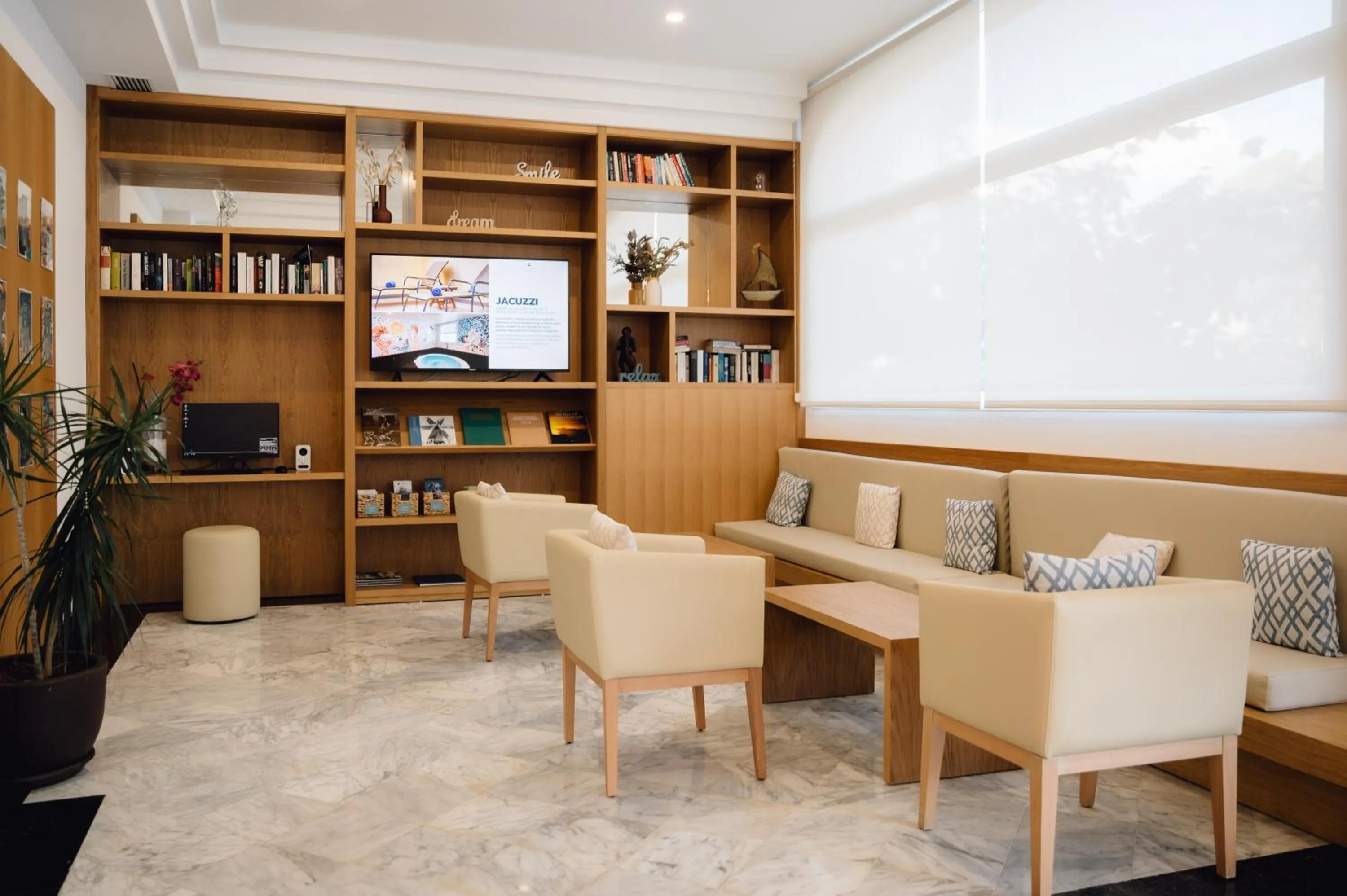 Lobby or reception in Comitas Floramar