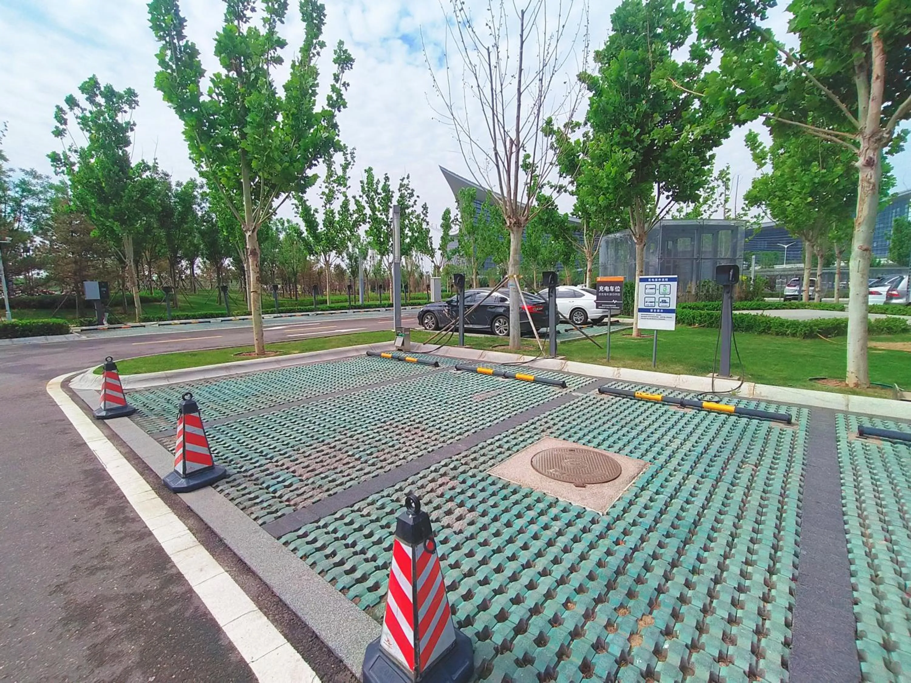 Parking in Wyndham Shanxi Xiaohe Xincheng