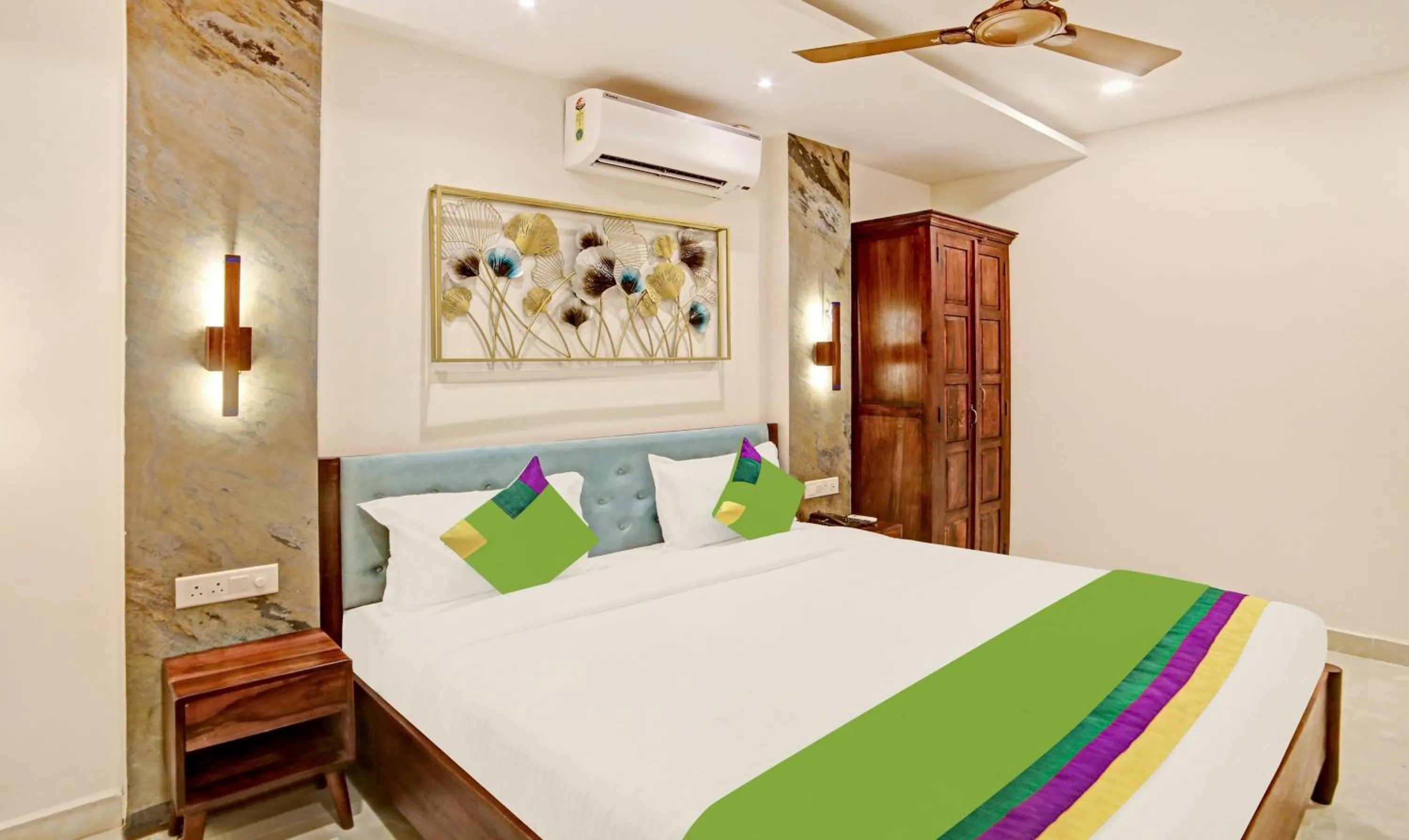 Bedroom, Bed in Treebo Lazystay Elite