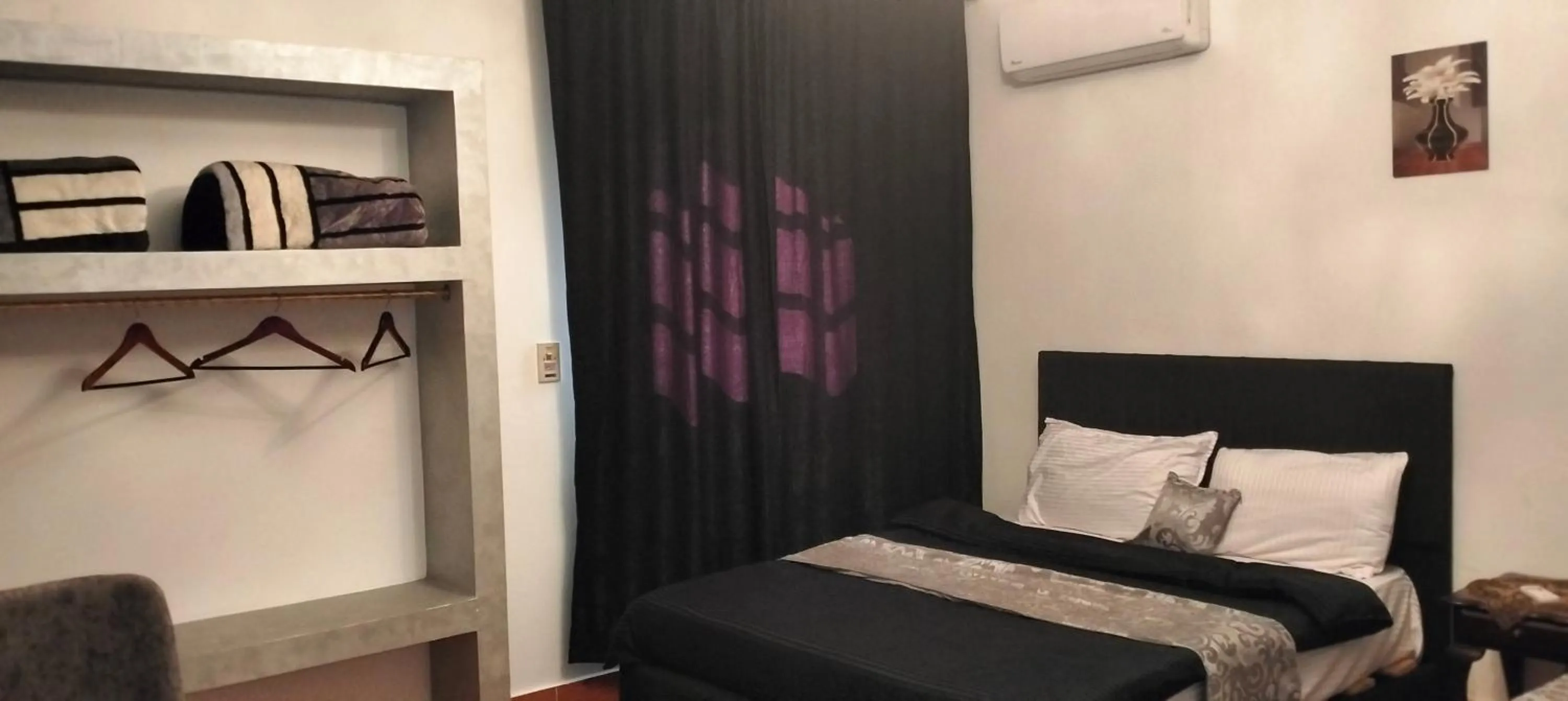 Bedroom in Zeina pyramids view