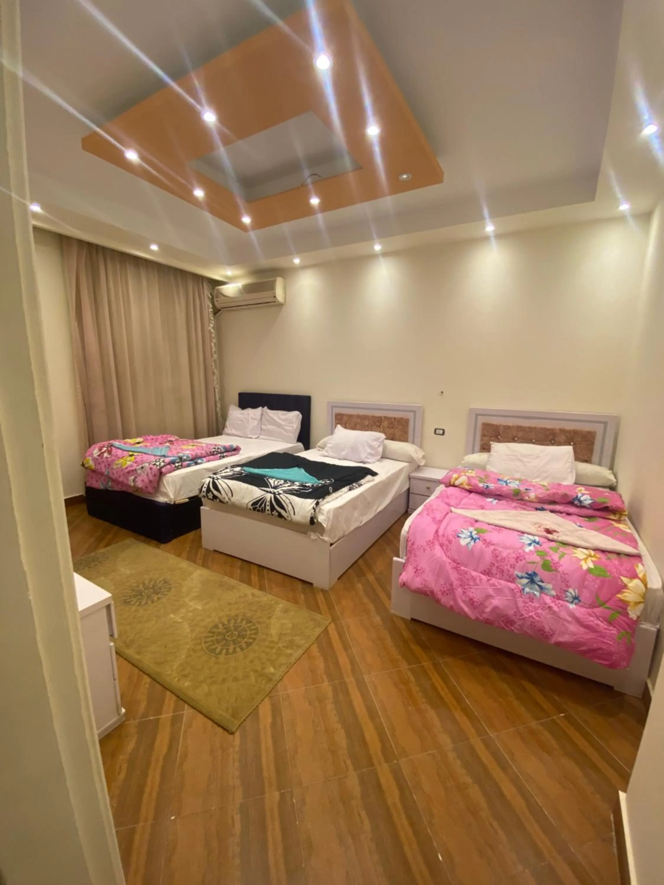 Bedroom in Zeina pyramids view