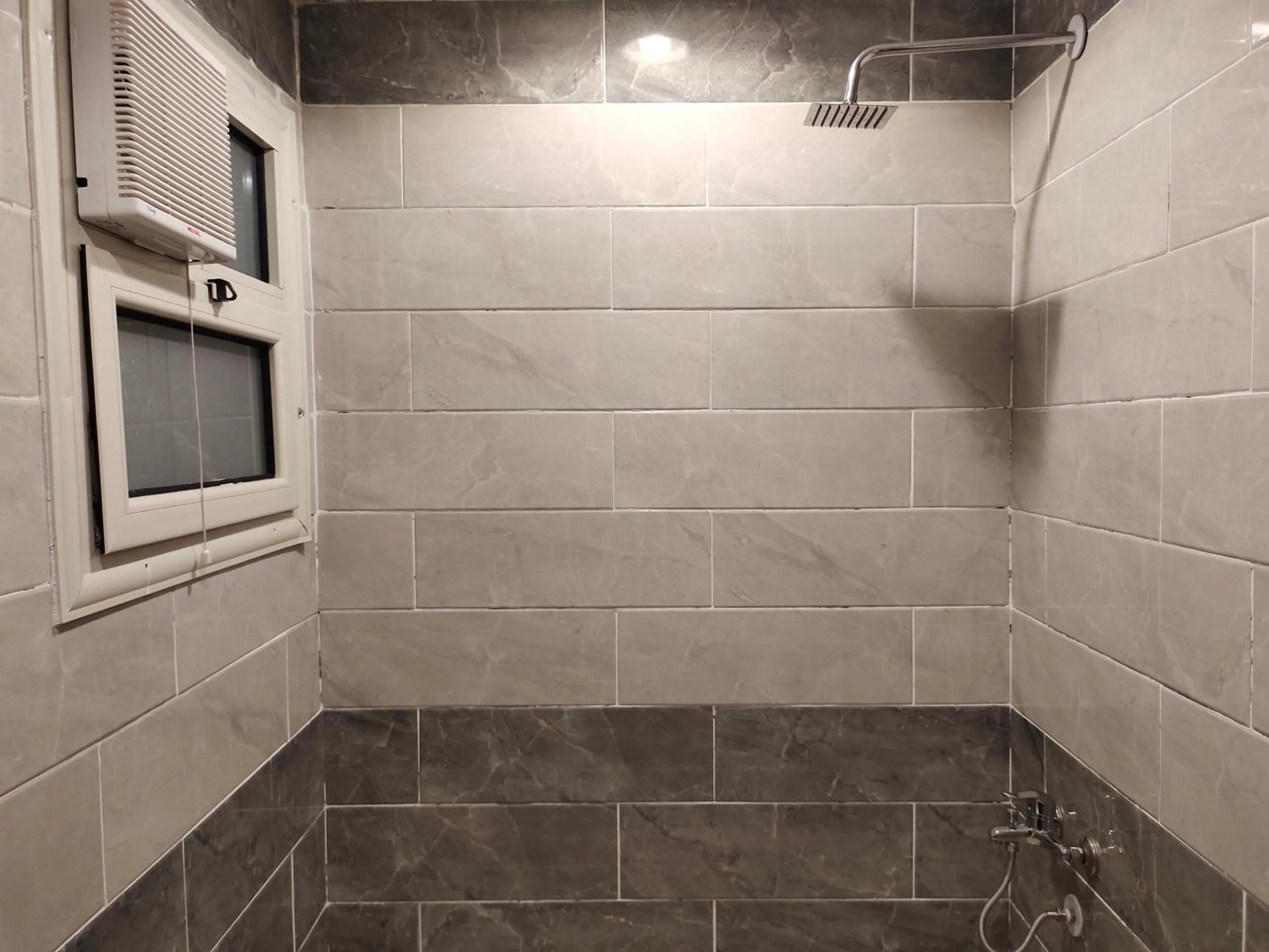 Bathroom in Zeina pyramids view