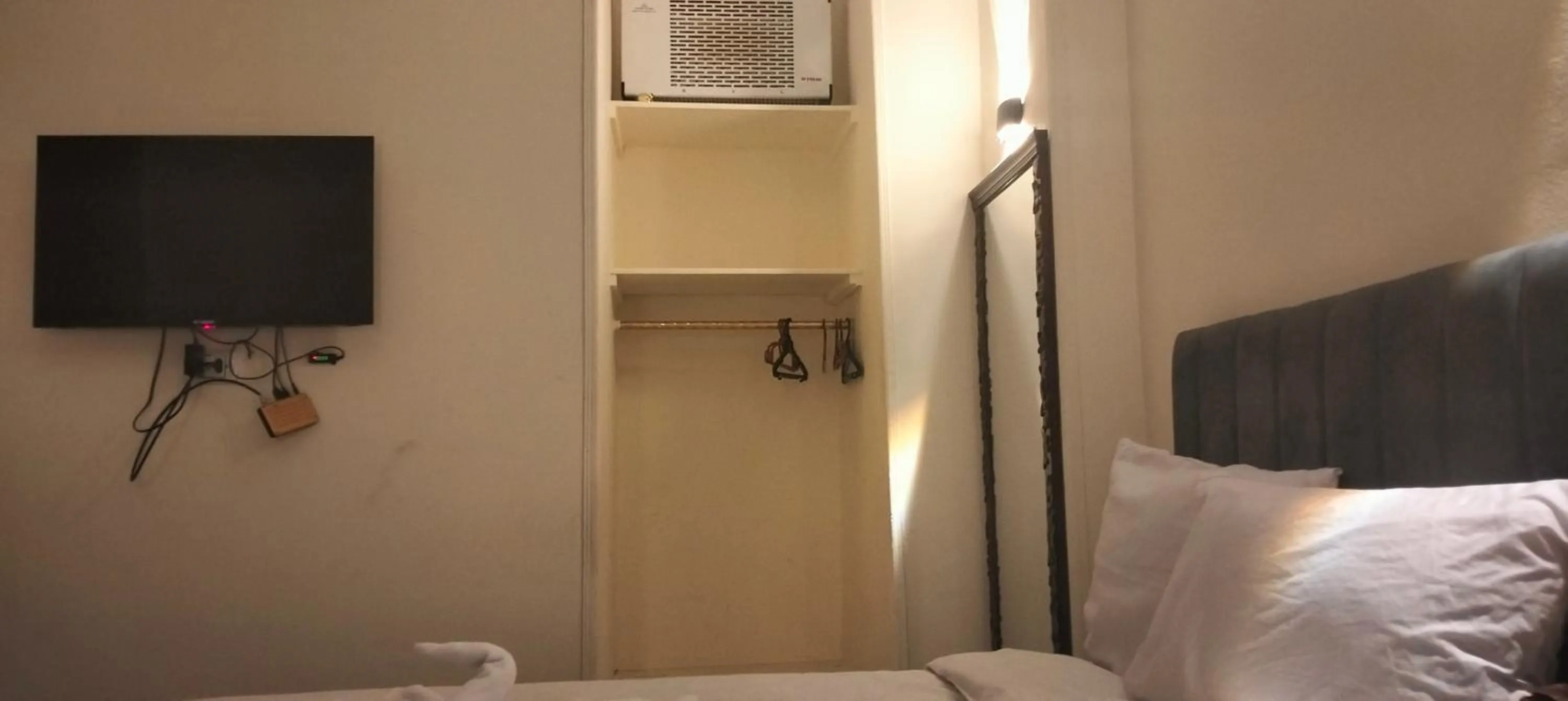 wardrobe in Zeina pyramids view