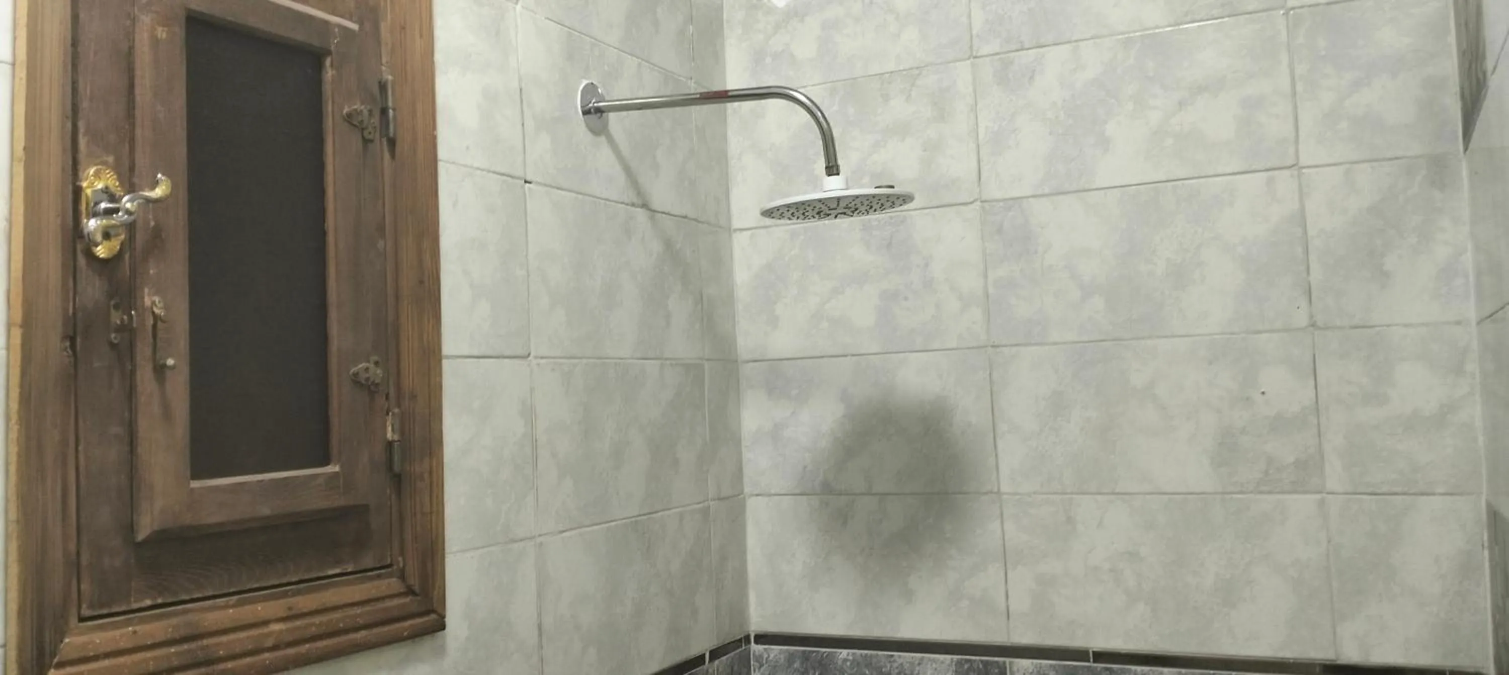 Shower in Zeina pyramids view