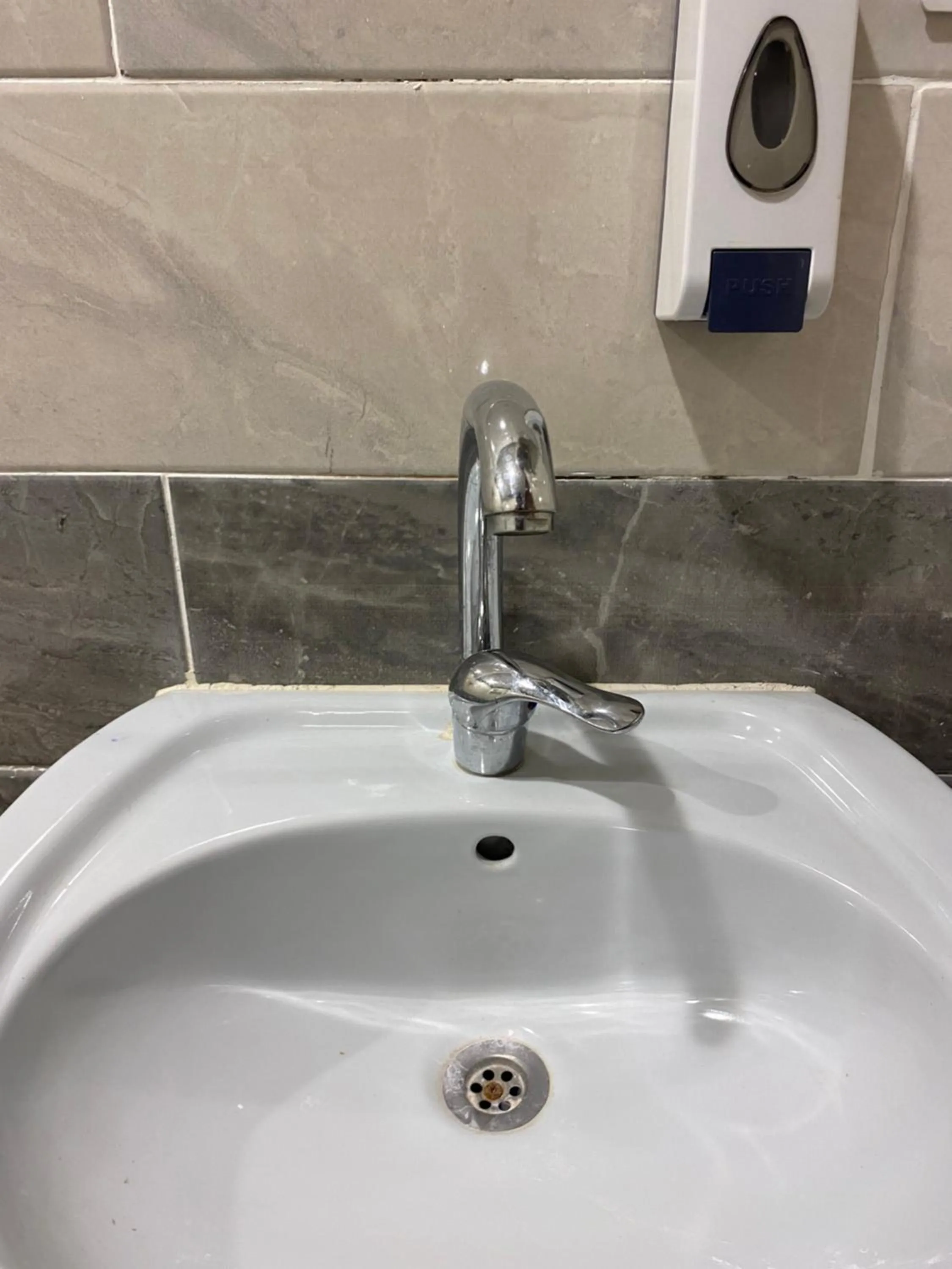 Bathroom in Zeina pyramids view