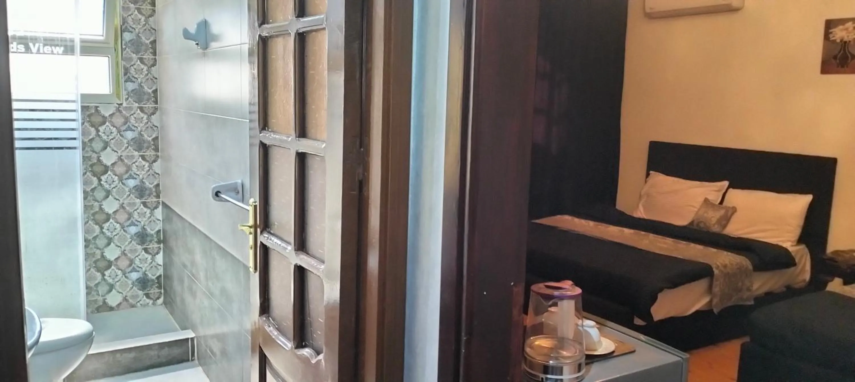 Photo of the whole room in Zeina pyramids view