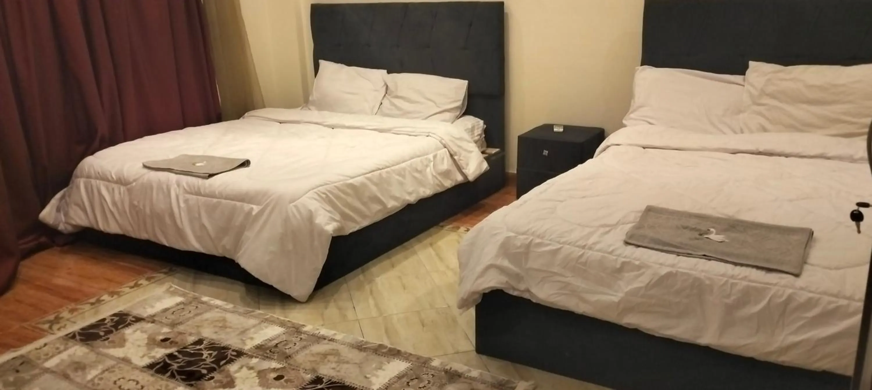 Bedroom in Zeina pyramids view