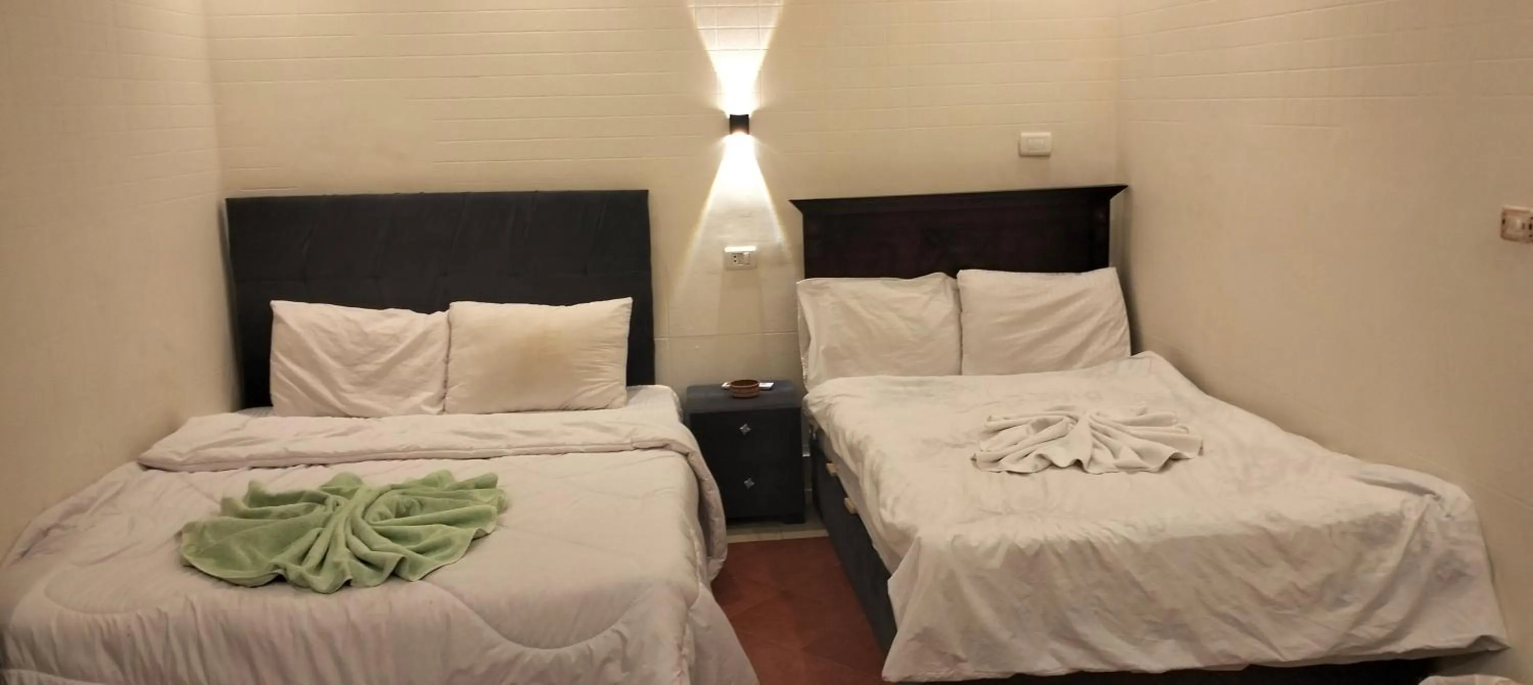 Bedroom in Zeina pyramids view