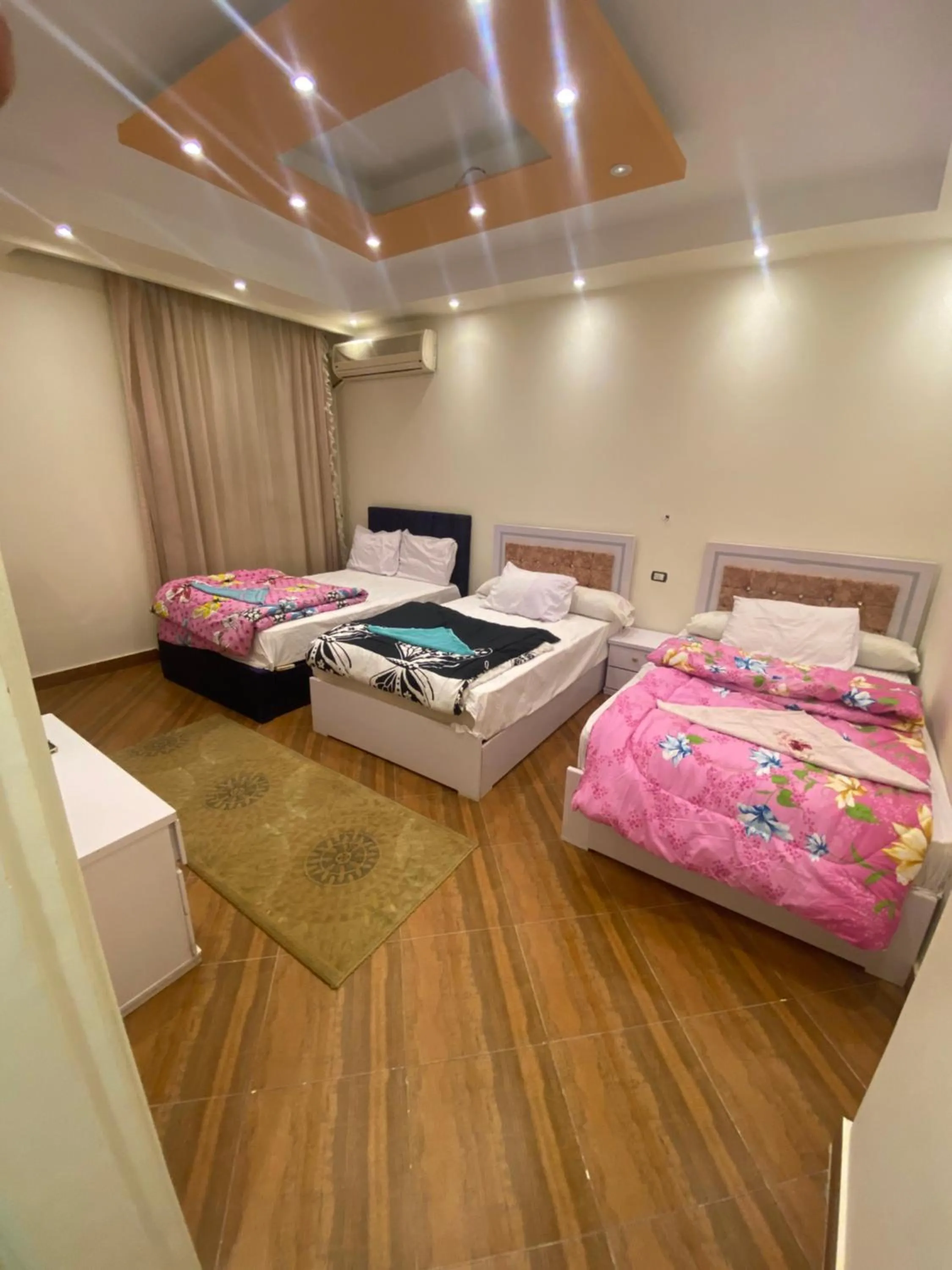 Bedroom in Zeina pyramids view