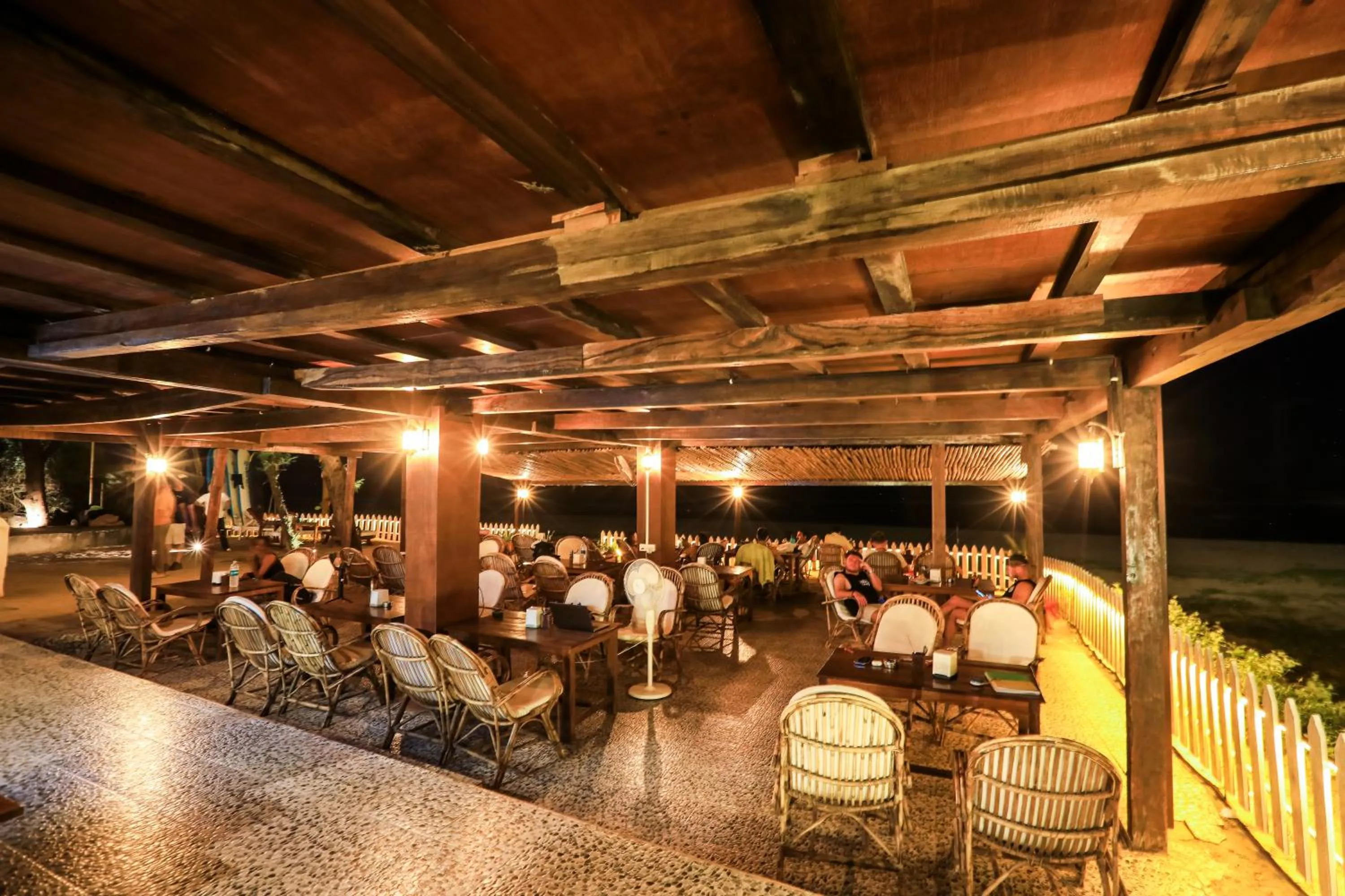 Restaurant/places to eat in Woodpegger By The Beach, Mandrem