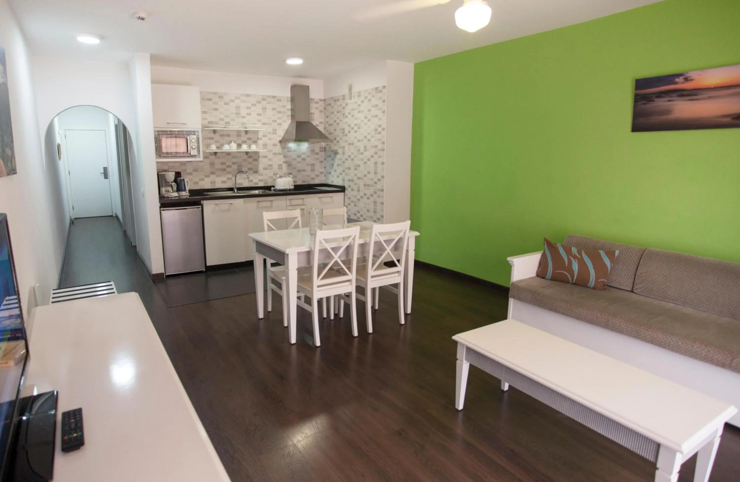 Photo of the whole room in Coral Los Alisios