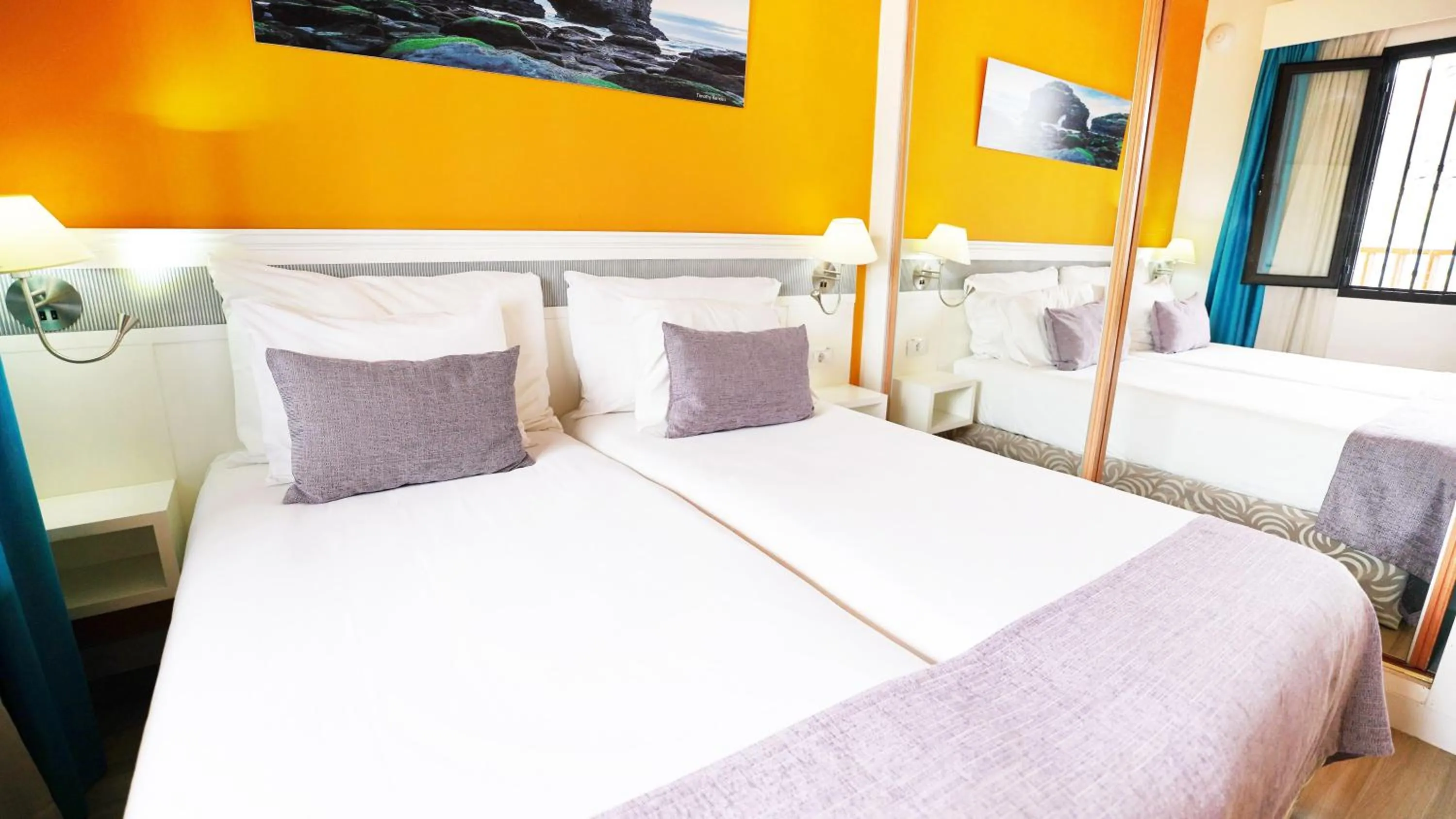 Photo of the whole room, Bed in Coral Los Alisios