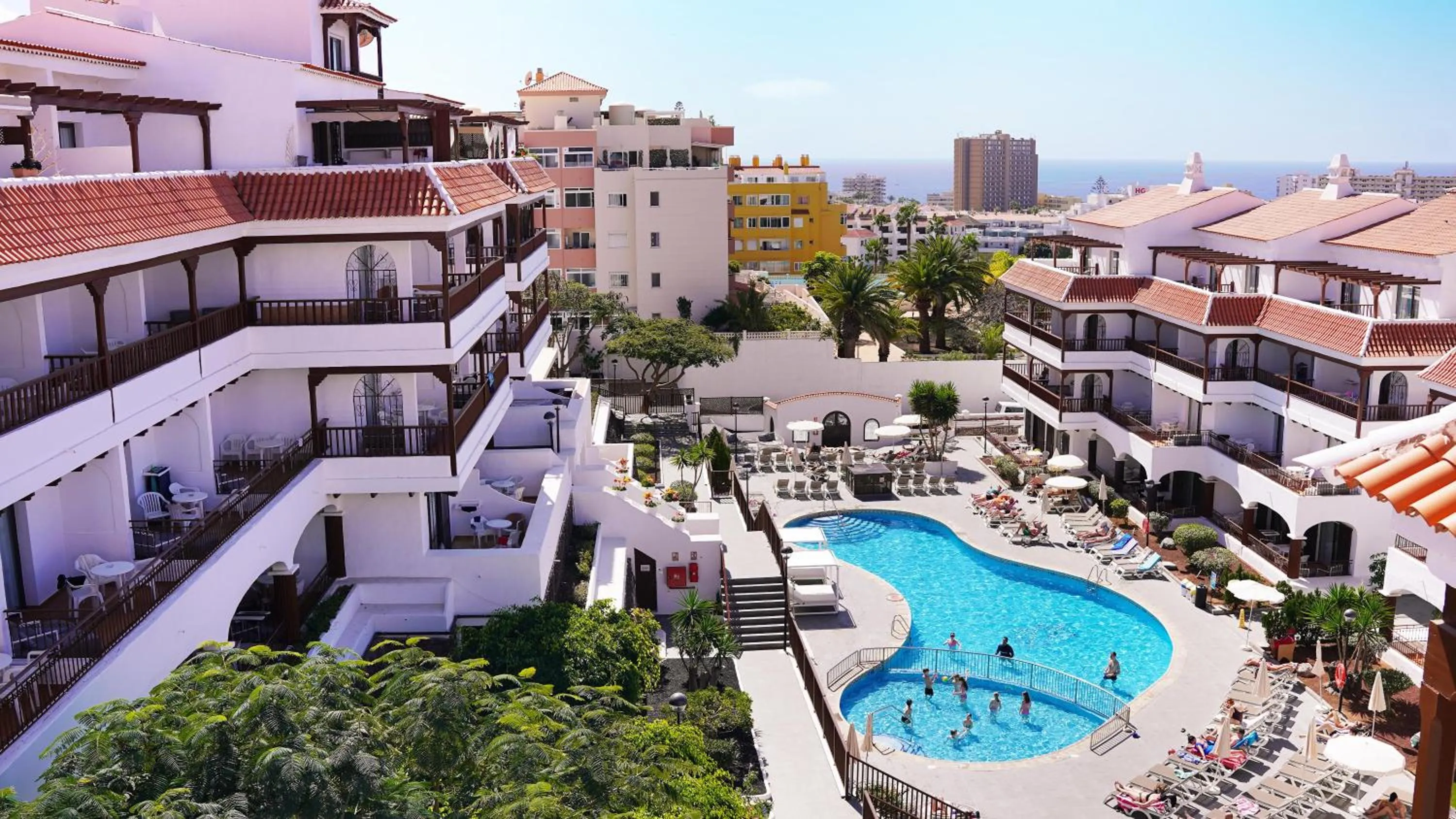 Swimming pool in Coral Los Alisios