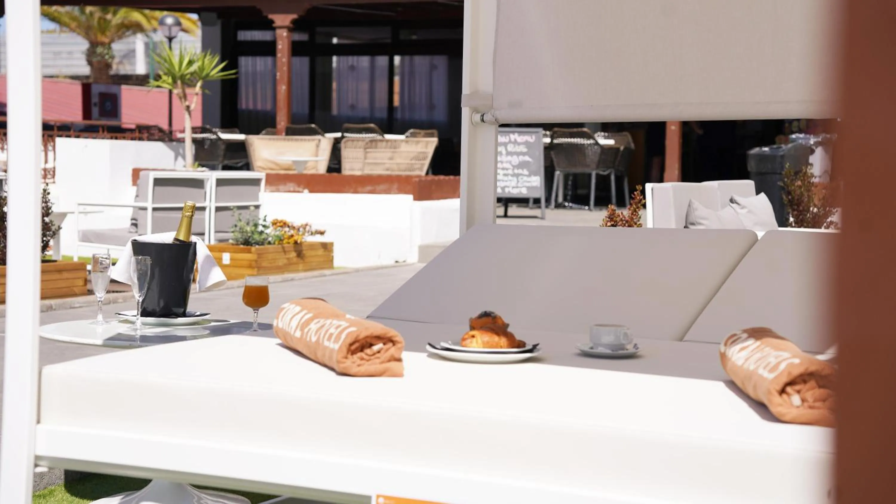 Photo of the whole room in Coral Los Alisios