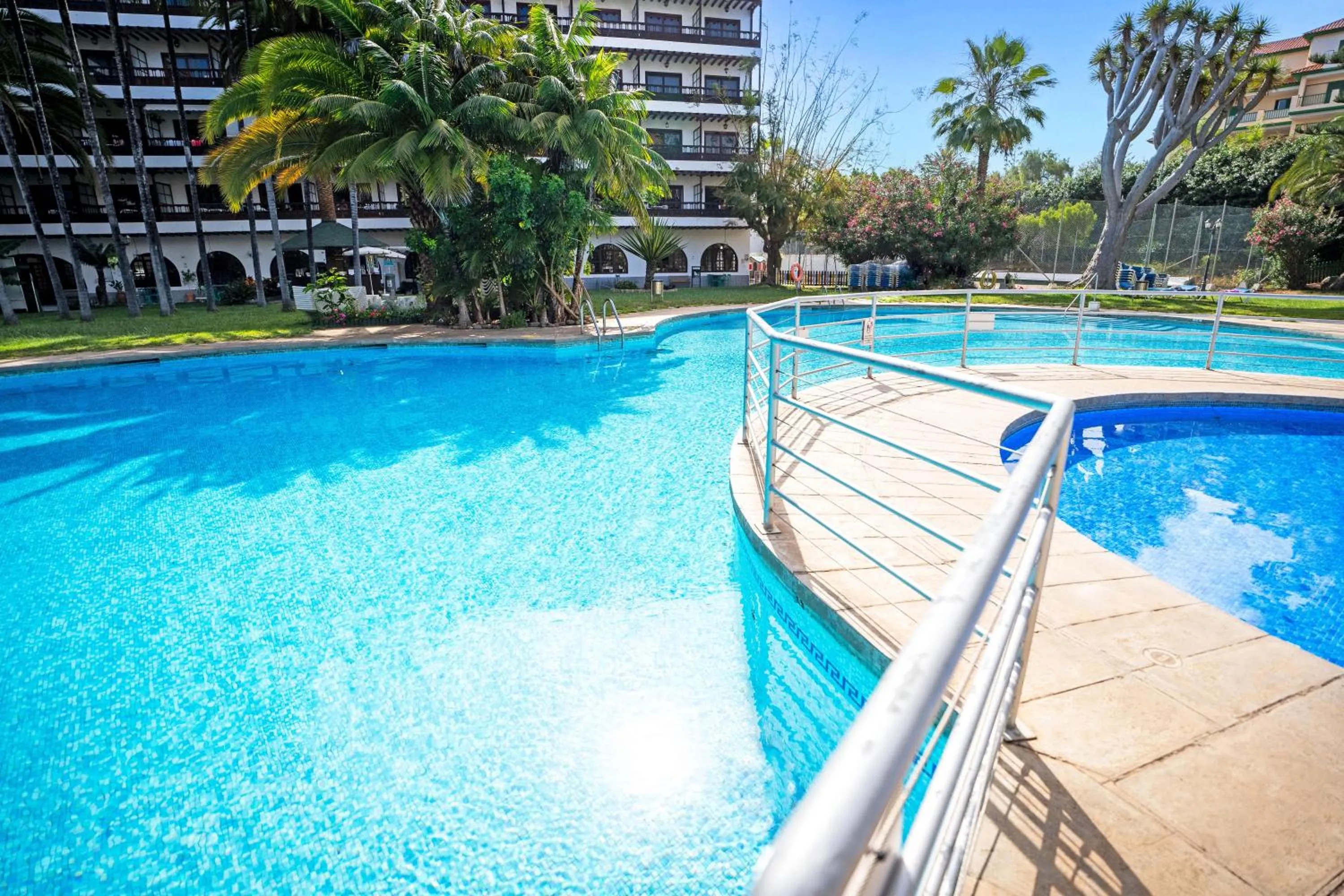 Swimming pool in Coral Teide Mar