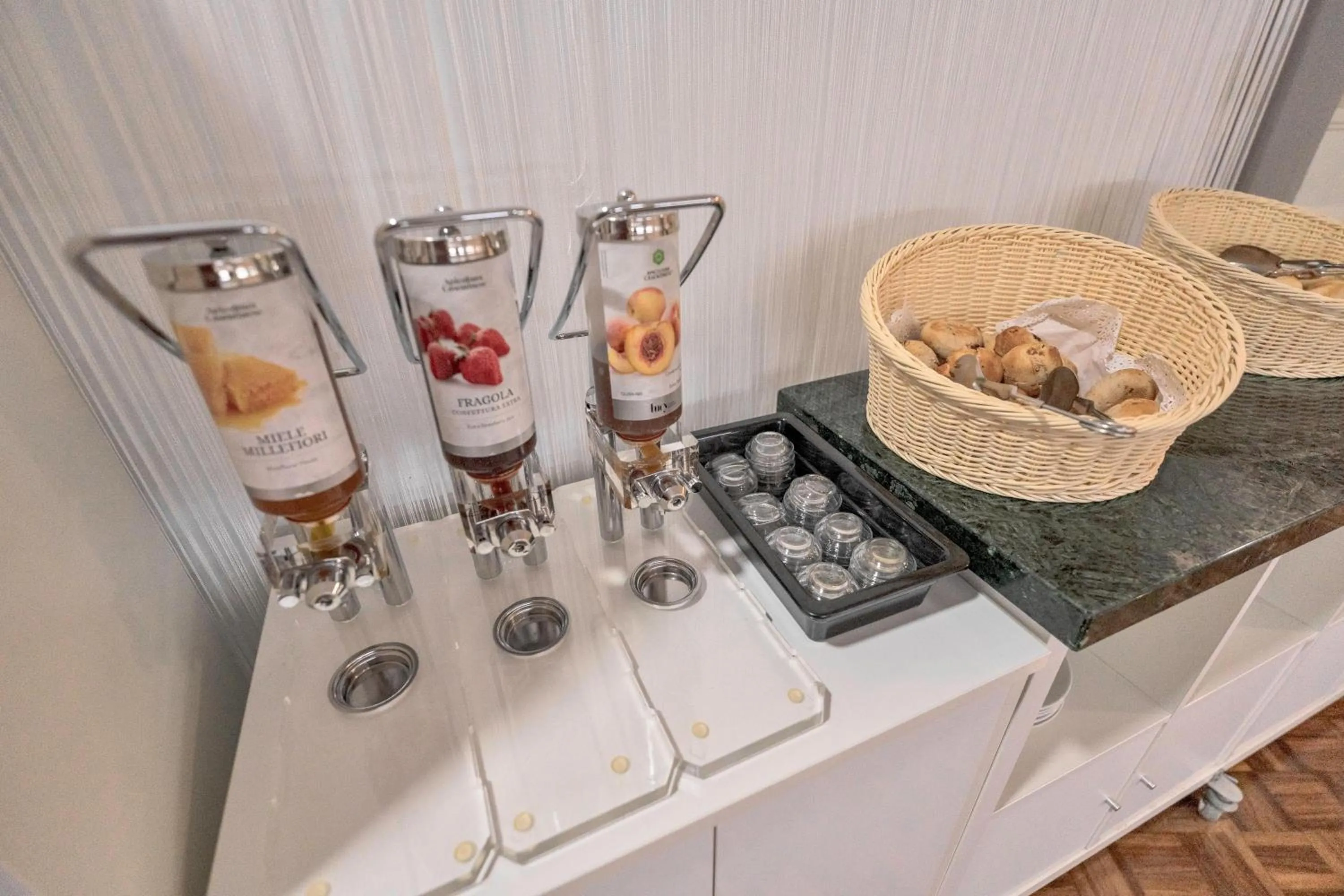 Restaurant/places to eat in Coral Teide Mar