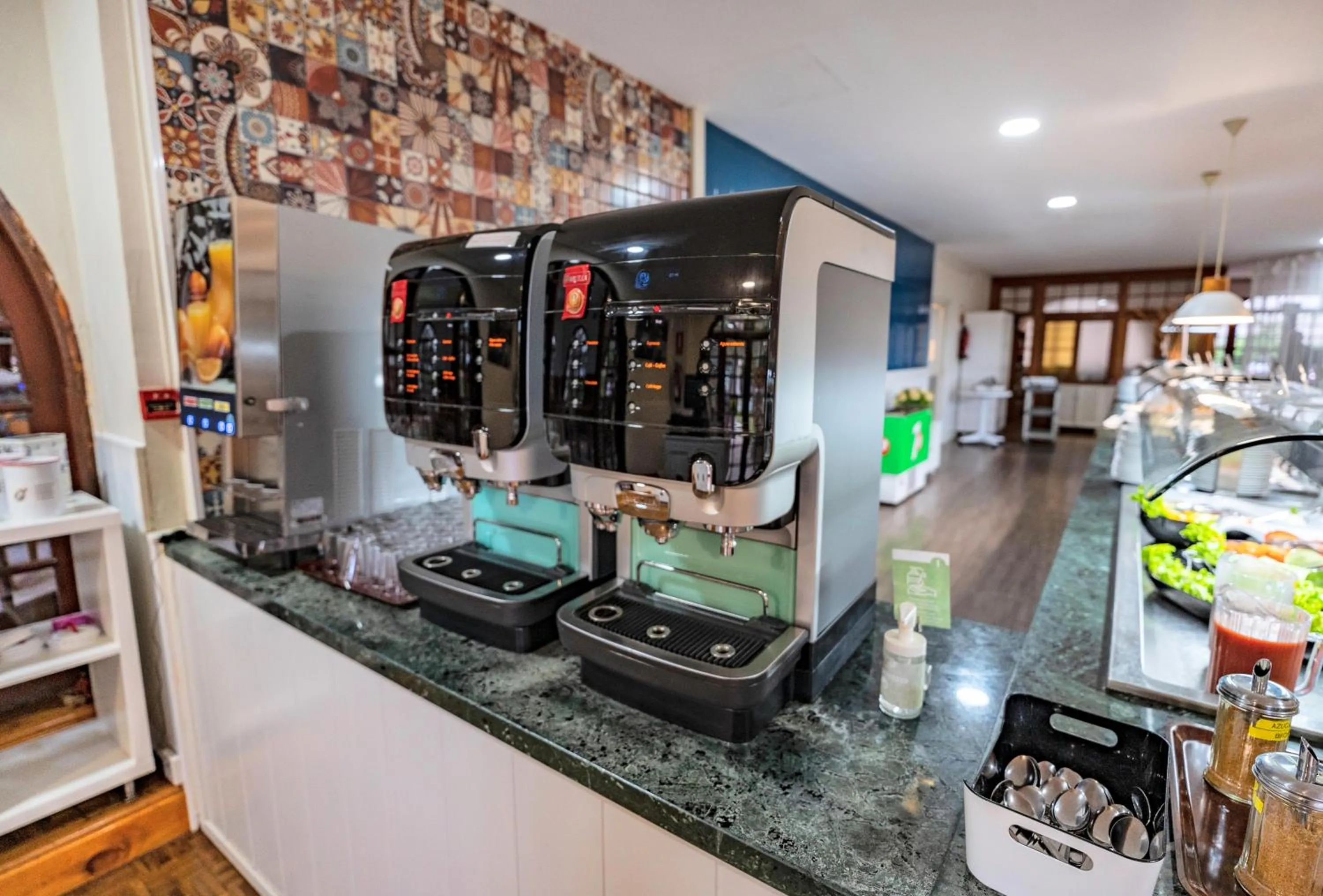 Restaurant/places to eat in Coral Teide Mar