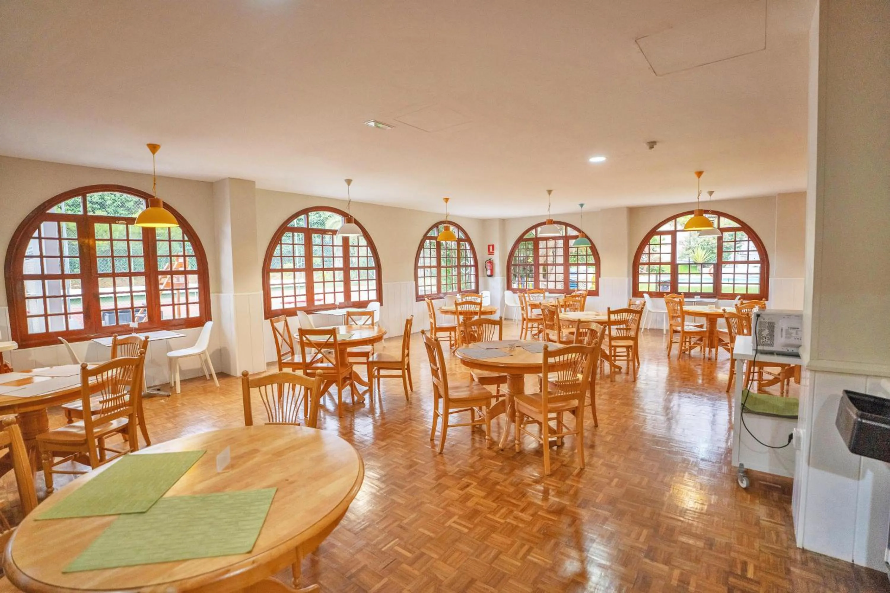 Restaurant/places to eat in Coral Teide Mar