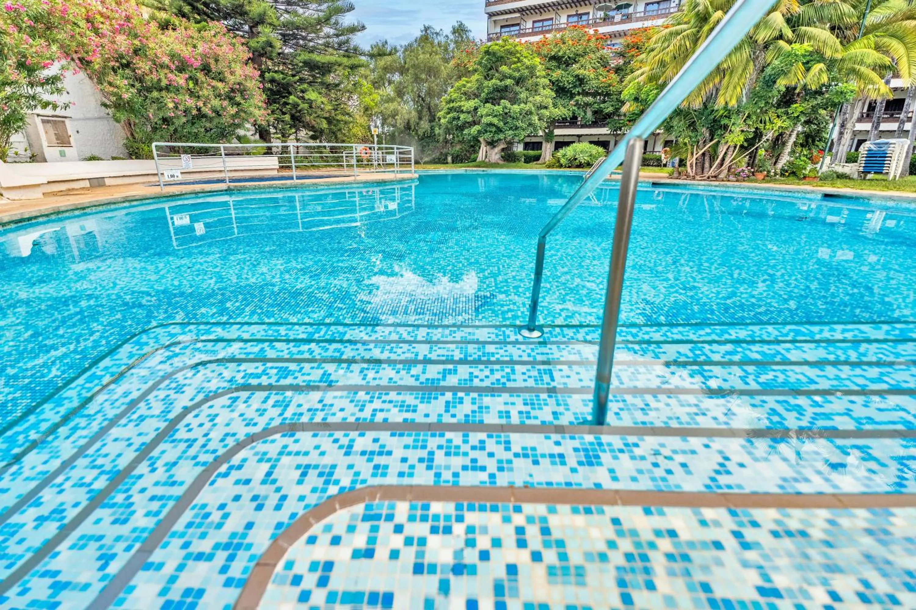 Swimming pool in Coral Teide Mar