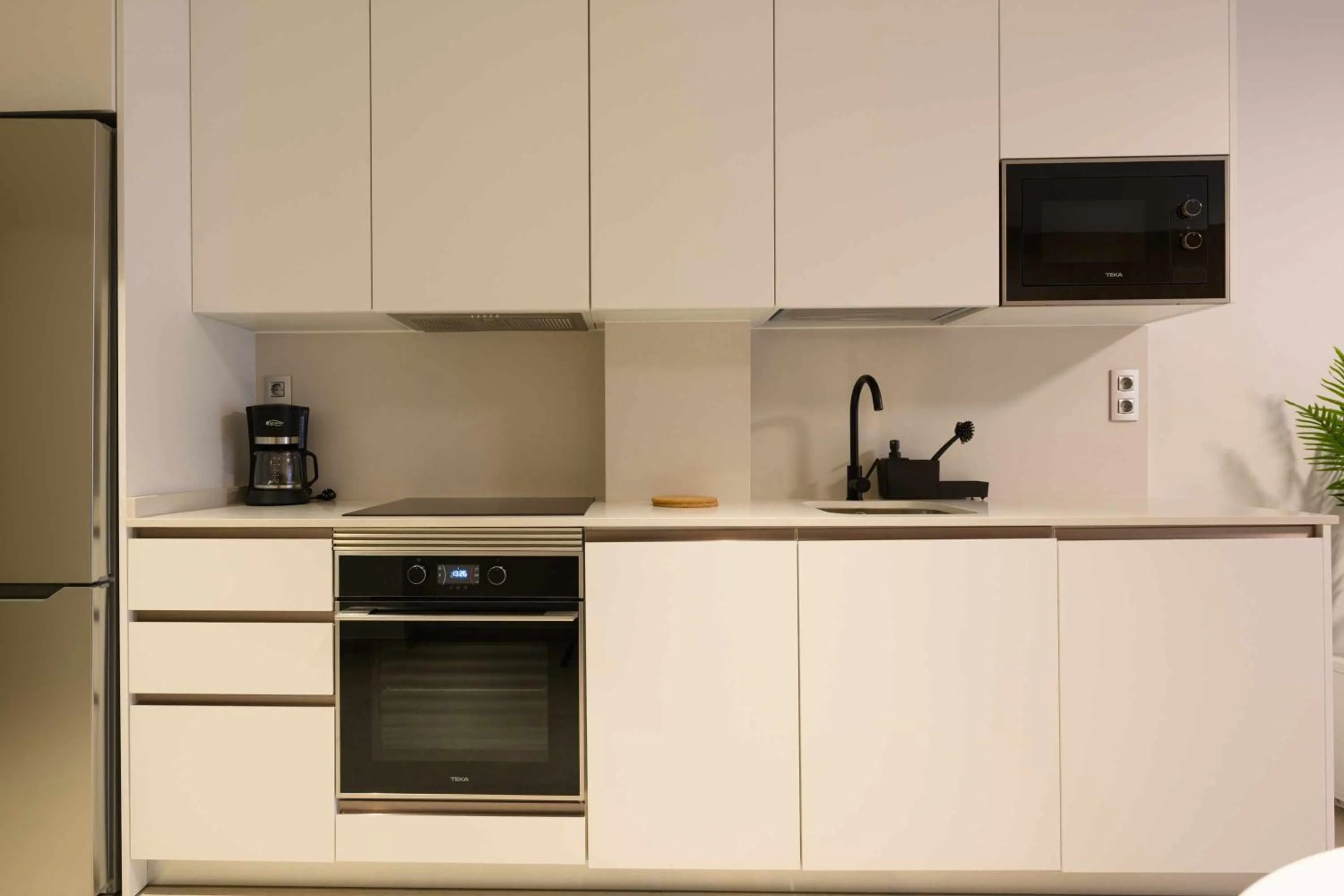 Kitchen or kitchenette in Canteras Urban Beach