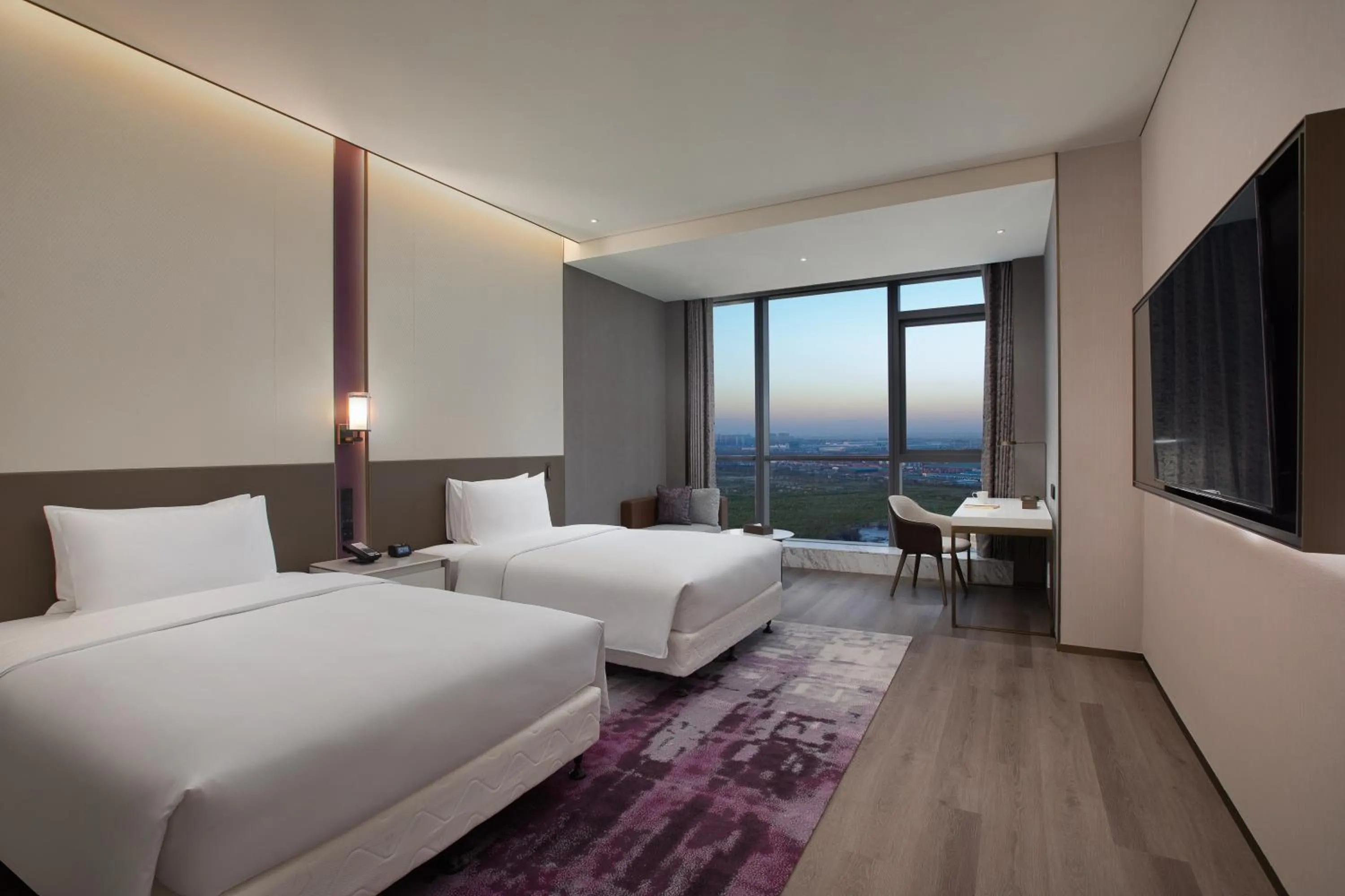 Photo of the whole room, Bed in La Quinta by Wyndham Shanxi Xiaohe Xincheng