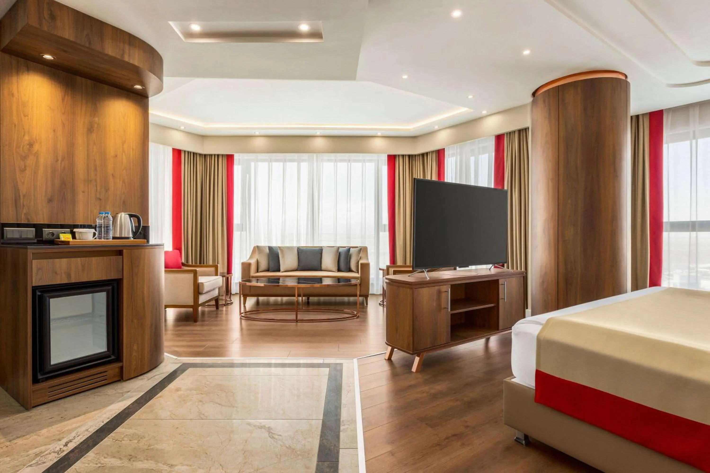 Deluxe King Suite - single occupancy - Smoking in Ramada by Wyndham Karapinar