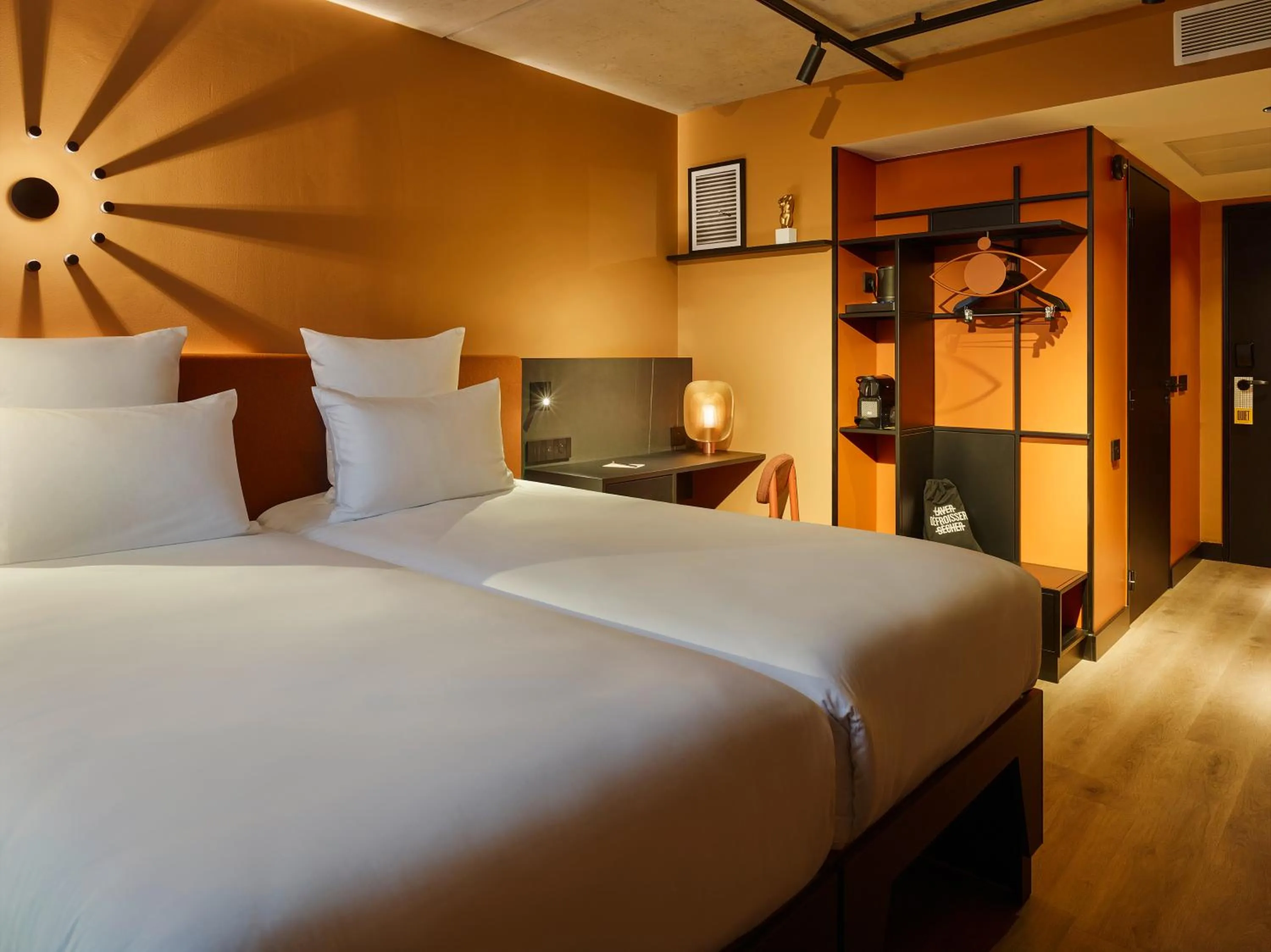 Photo of the whole room, Bed in Tribe Paris Saint Ouen