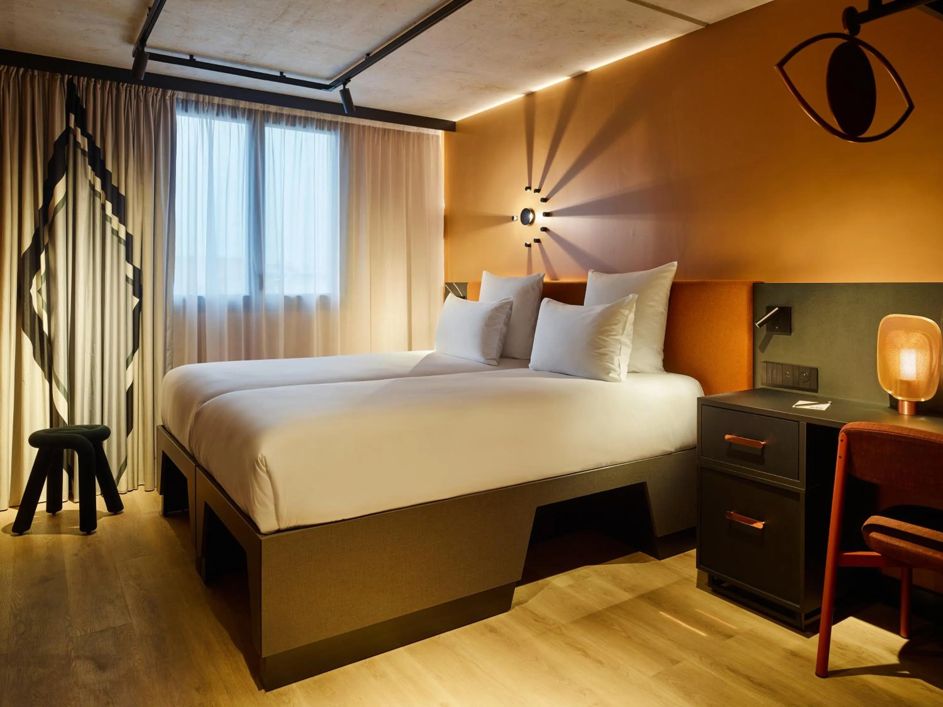 Photo of the whole room, Bed in Tribe Paris Saint Ouen