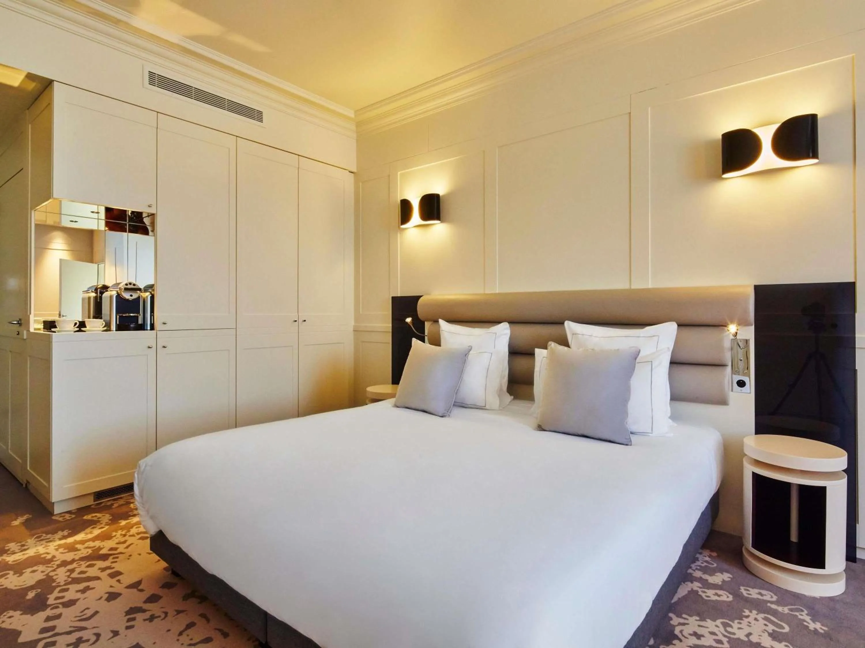 Bedroom, Bed in La Licorne Hotel & Spa Troyes - MGallery Collection