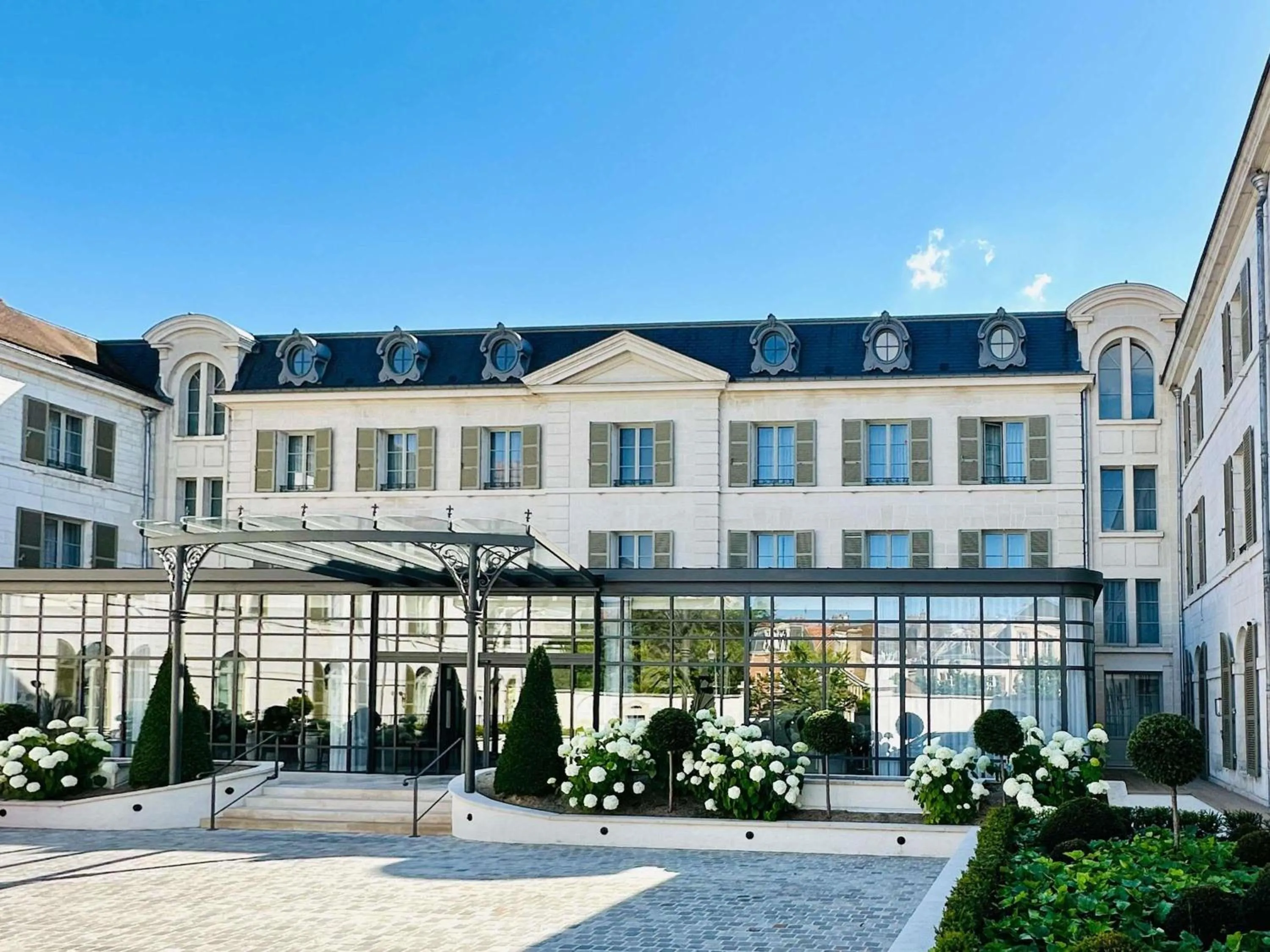 Property building in La Licorne Hotel & Spa Troyes - MGallery Collection