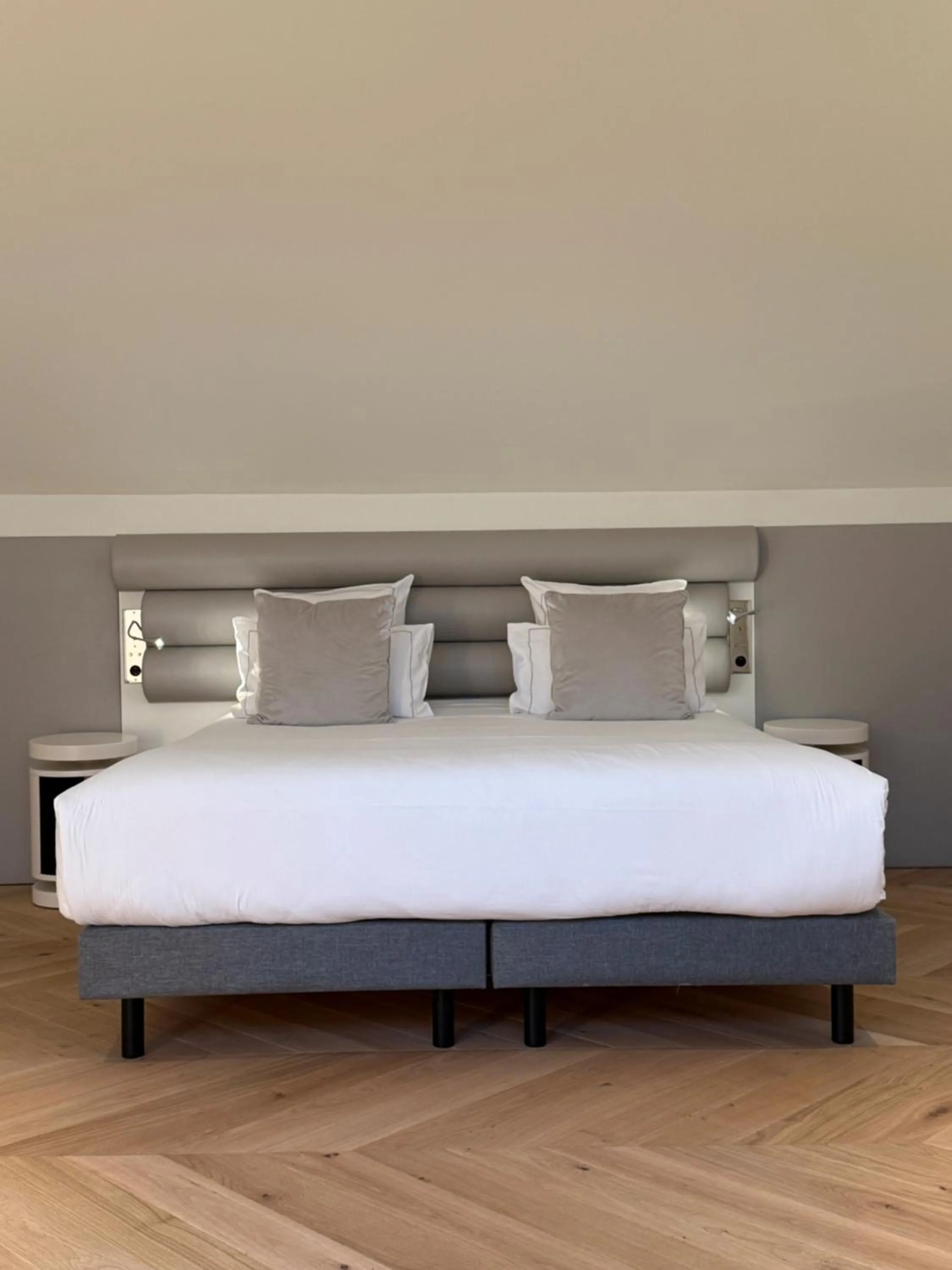 Bed in La Licorne Hotel & Spa Troyes - MGallery Collection