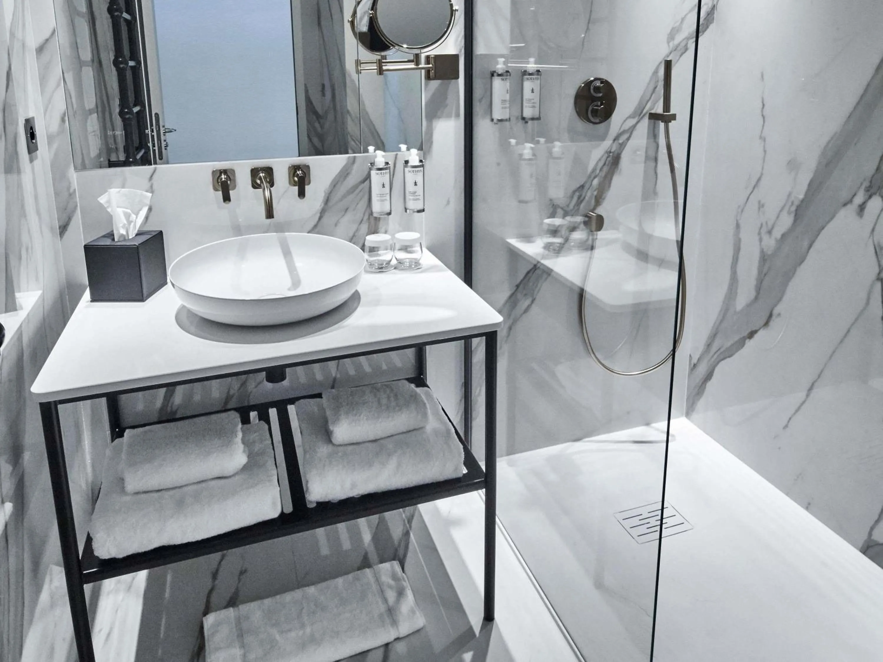 Bedroom in La Licorne Hotel & Spa Troyes - MGallery Collection