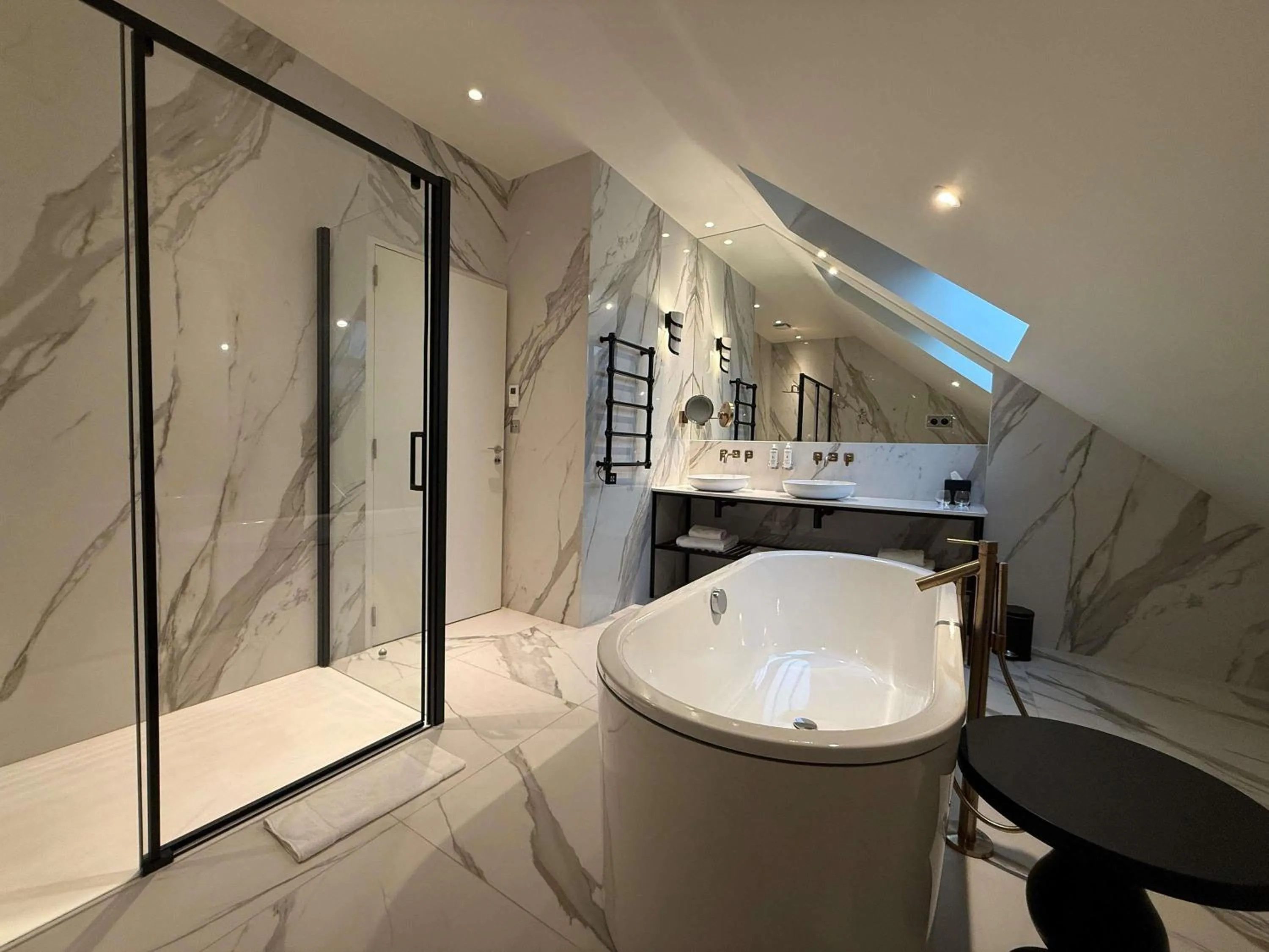 Bedroom in La Licorne Hotel & Spa Troyes - MGallery Collection