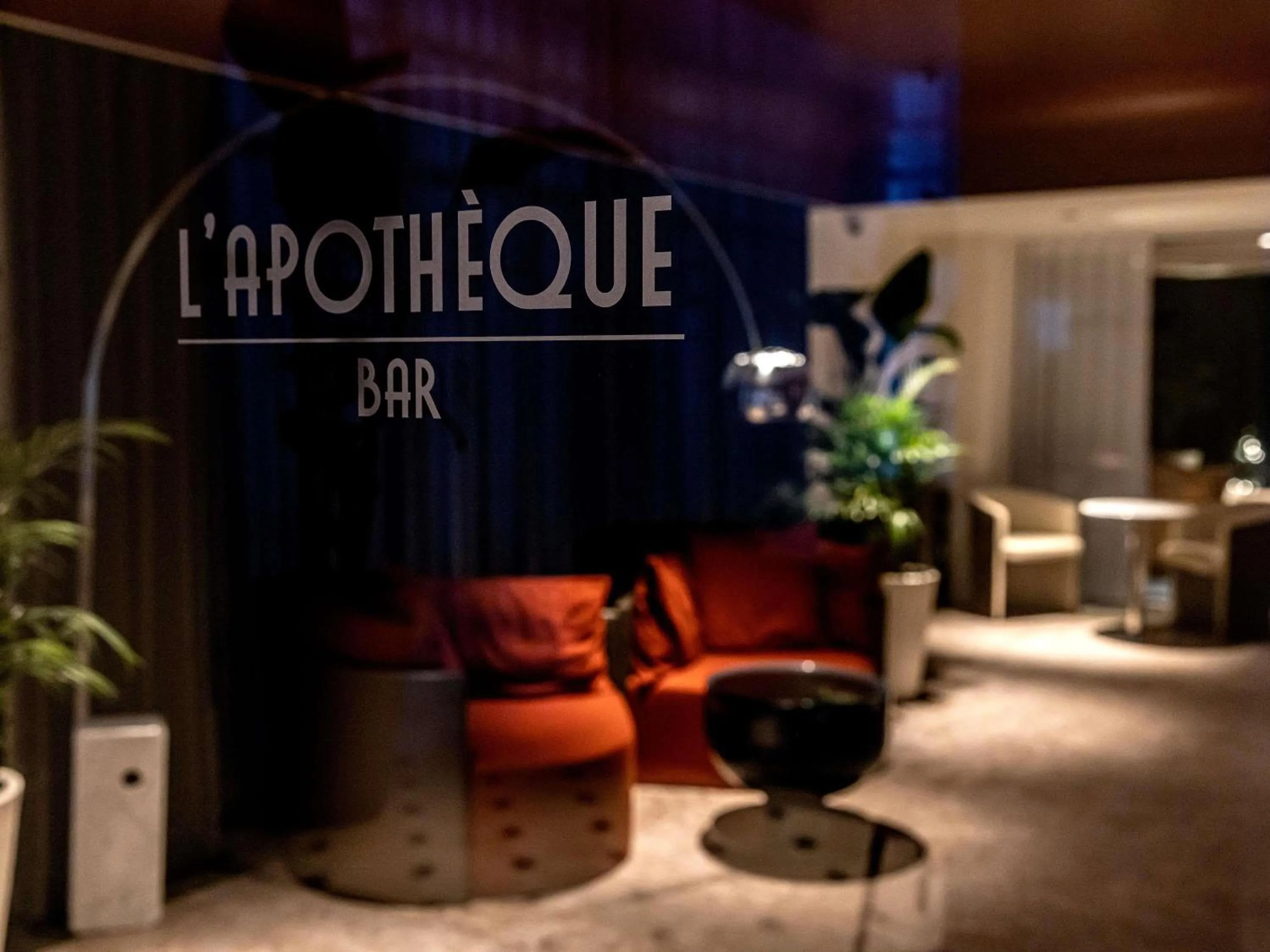 Lounge or bar in La Licorne Hotel & Spa Troyes - MGallery Collection