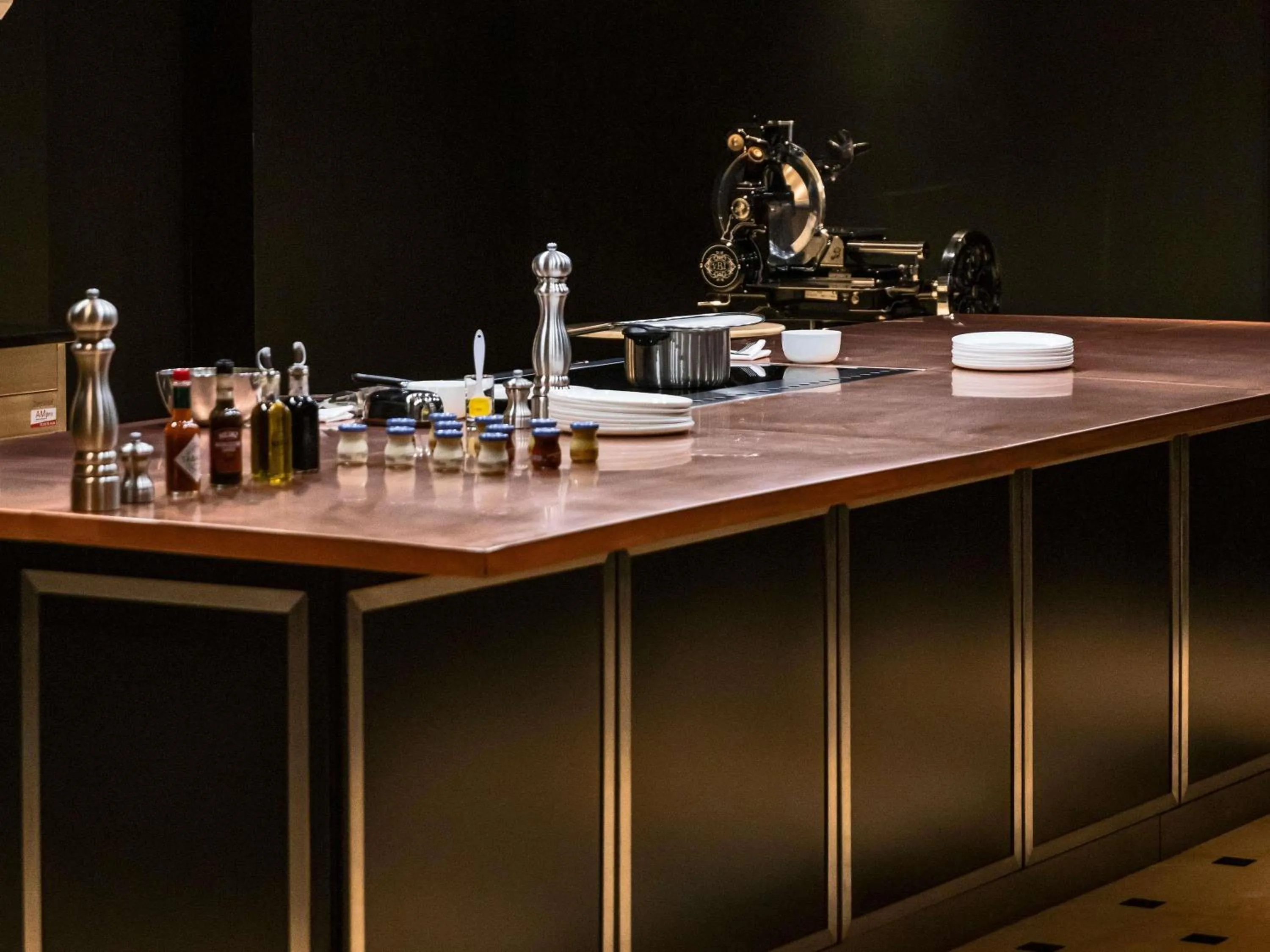 Lounge or bar in La Licorne Hotel & Spa Troyes - MGallery Collection