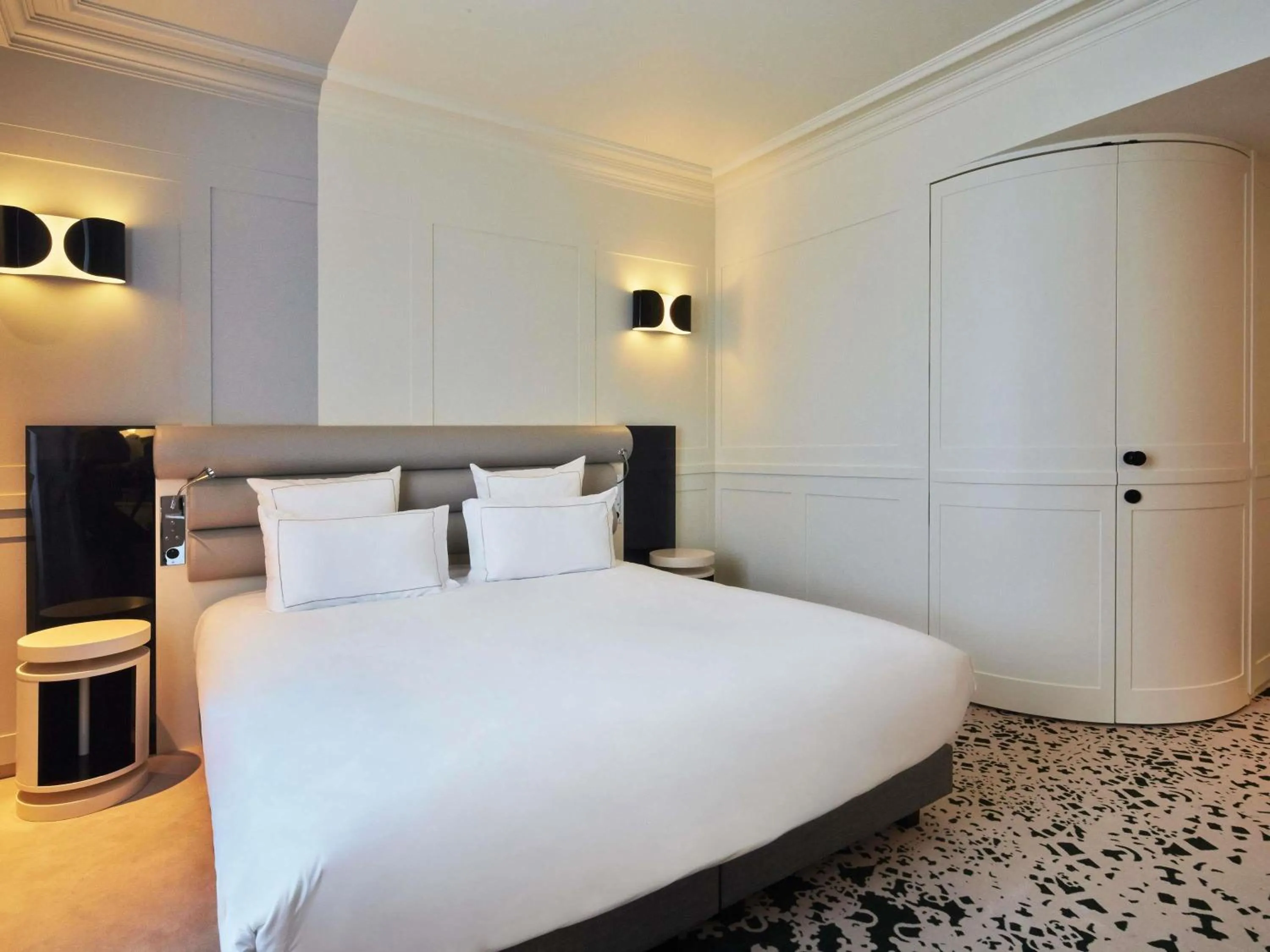 Bedroom, Bed in La Licorne Hotel & Spa Troyes - MGallery Collection