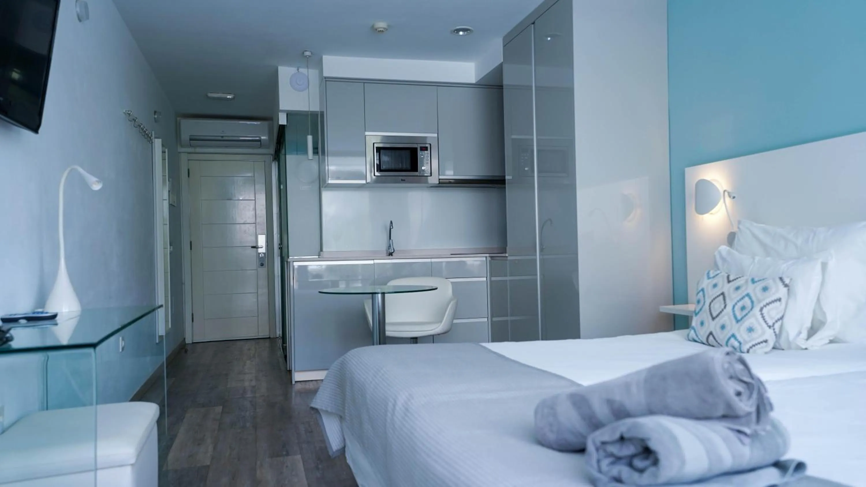 Photo of the whole room, Bed in Coral Ocean View - Adults Only