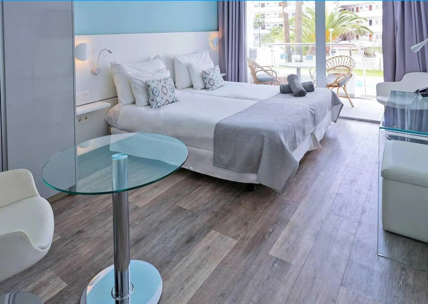 Photo of the whole room, Bed in Coral Ocean View - Adults Only